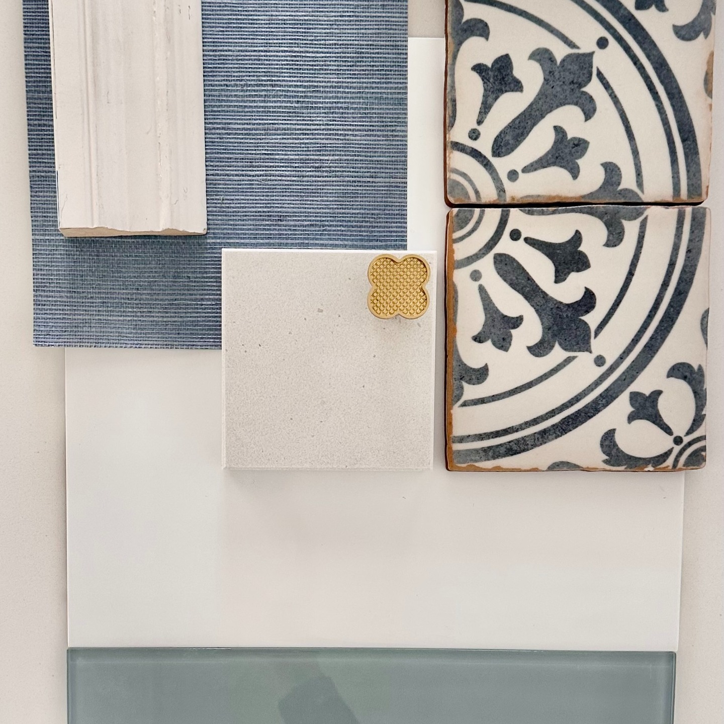 Three ways to bring coastal luxury into the laundry.
Designing for a Malibu home means blending elegance with ease — spaces that feel as fresh as the ocean breeze, yet refined enough to make even the most practical moments feel elevated.
Each of these concepts plays with texture, tone, and contrast in its own way:
Concept One: Layered blues, soft pattern play, and a touch of modern charm with glass.
Concept Two: A coastal mix of grays, sandy neutrals, and brass with lucite accents.
Concept Three: Light, bright, and sophisticated — where crisp whites meet organic texture.
I’m loving the mood of all three, but I’d love to know — which one feels like Malibu to you?
#LuxuryInteriors #MalibuDesign #CoastalElegance #LaundryRoomDesign #HighEndInteriors #MaterialMood #DesignDetails #CoastalHome #InteriorInspiration #CustomInteriors