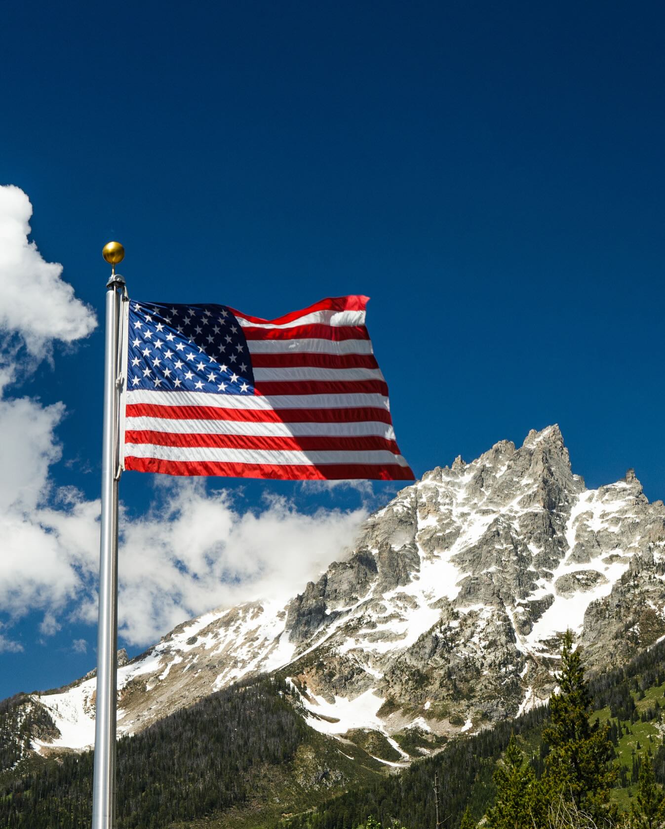 Today we pause to honor the brave men and women who have served our country. Their courage, sacrifice, and dedication protect the freedoms we cherish every day. From all of us at the Jackson Hole Fire/EMS Foundation—thank you, veterans, for your service and commitment. 🇺🇸
#veteransday #service #commitment #honor #gratitude #courage #sacrifice #fireems #jhfireems #jhfireemsfoundation