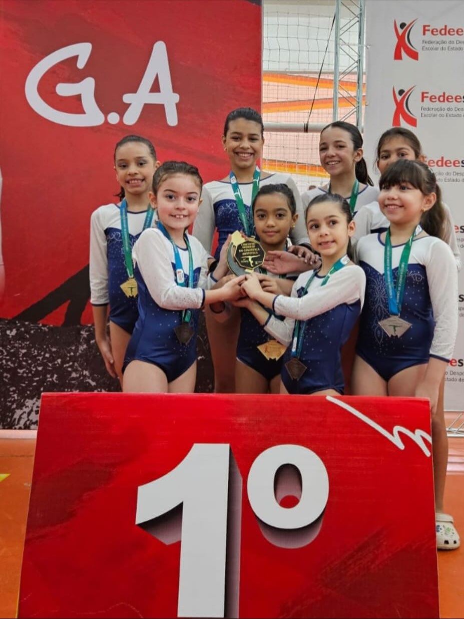 Dia de grandes conquistas para o Colégio Anglo Alante Guarulhos Guilherme de Almeida!
Hoje, 08/11, nossas atletas deram um verdadeiro show nas quadras!
🏆 Equipe Mirim — Campeã da Fedeesp Escolar 2025!
🥈 Equipe Infantil — Vice-campeã do Campeonato Escolar Fedeesp!
✨ E as pequenas, com muita garra e alegria, brilharam no festival!
Parabéns às alunas e à professora Adriana, que com dedicação e espírito de equipe continuam levando o nome do nosso colégio ao pódio! 👏💙
#angloalante #colegioguilhermedealmeida
#ginasticaartistica
