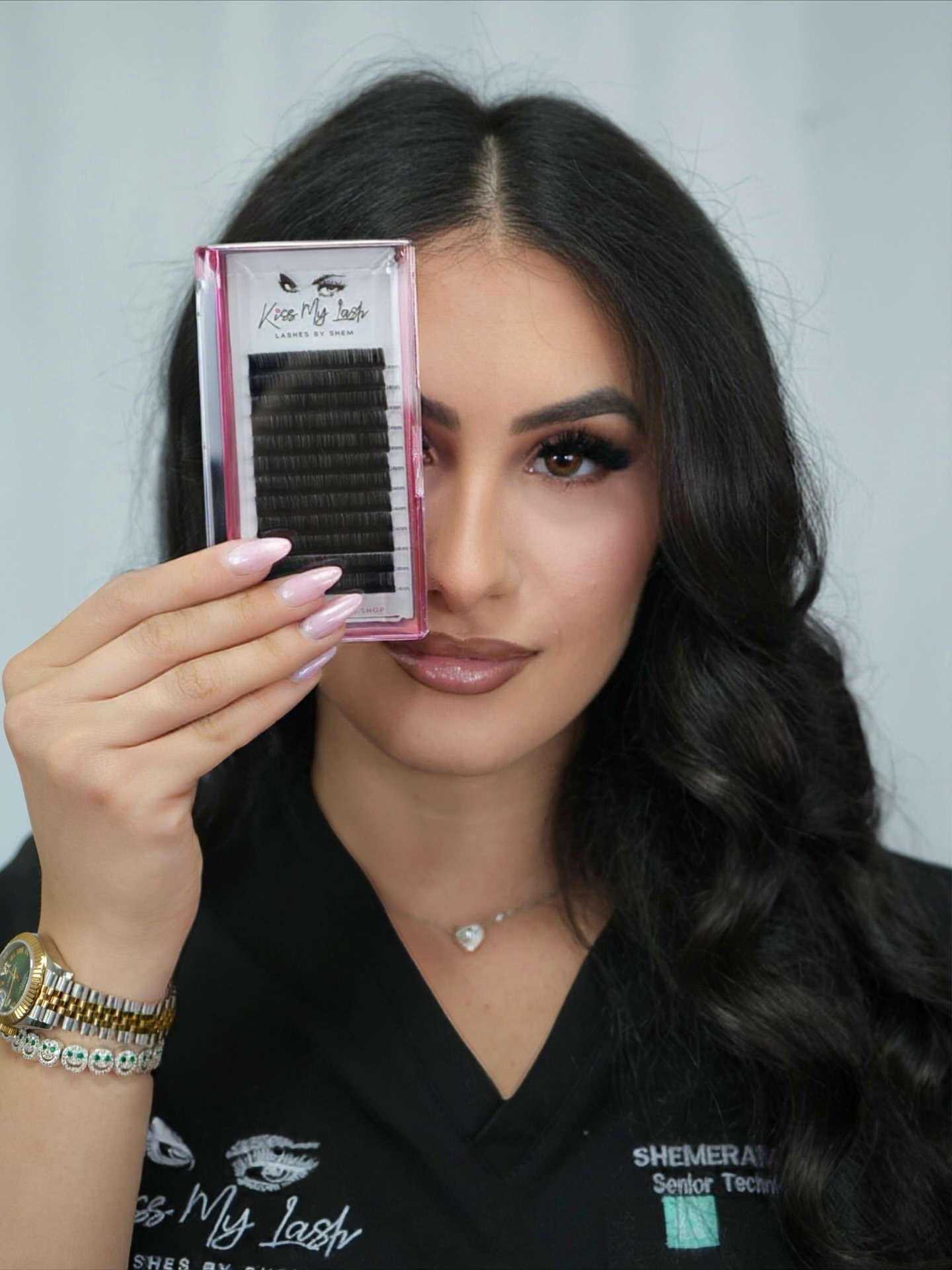 Product Feature 🌟
Our BEST-SELLING lash trays are a must-have for every artist 💕 Shop now at www.kissmylash.shop
Key Features:
• 🪶 Ultra-soft, lightweight fibers
• 🌫️ Fluffy finish without heaviness
• 📏 Wide range of lengths for fully customizable sets
• 🔀 Multiple curl options for every style
• 🎨 Available in a variety of colors — black, brown, red, green, purple, yellow, blue, pink, white & more
• 💨 Easy pickup + smooth, seamless application
🔒 Long-lasting curl retention — our extensions HOLD their curl, no flattening like other brands