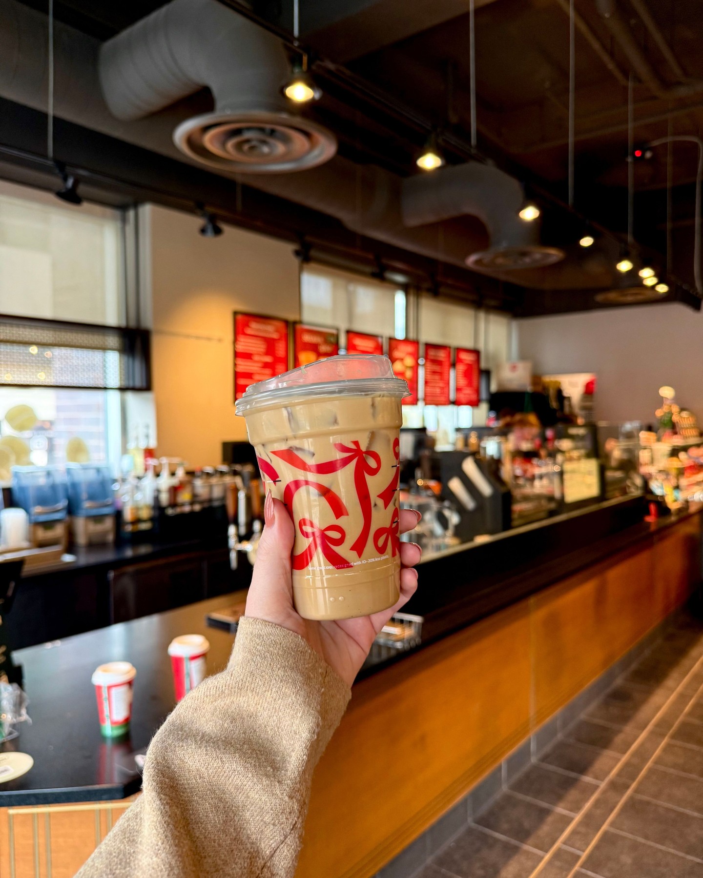 Mondays are hard. Coffee helps☕✨
Stop by @starbucksomaha for your favorite holiday flavors ❄️