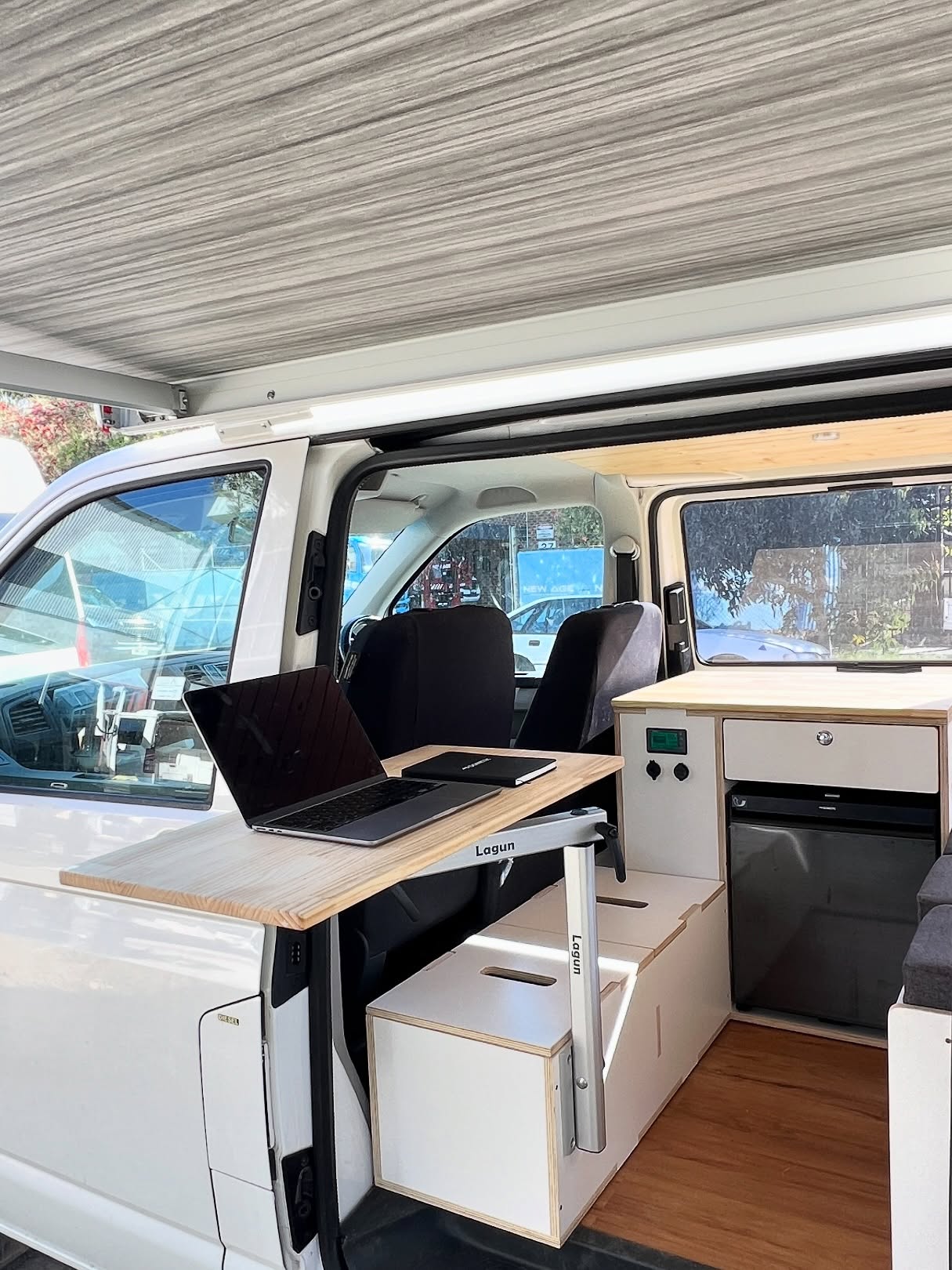 VW Transporter ✅
@fiamma__official
Interior
Surfbox kit
@dometic fridge
Double standing desk @lagunroadlife
#KataTransporter #vwTransporter #campervanvw