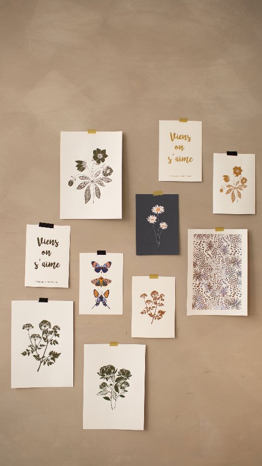 Affiches, cartes, mini cartes....
Fleurs, phrases, animaux.....
Impression ou sérigraphie, vous trouverez bien de quoi faire votre composition !
.
.
.
#poussieredesrues #serigraphie #serigraphy #screenprinting #papererie #lyon #illustration #botanical