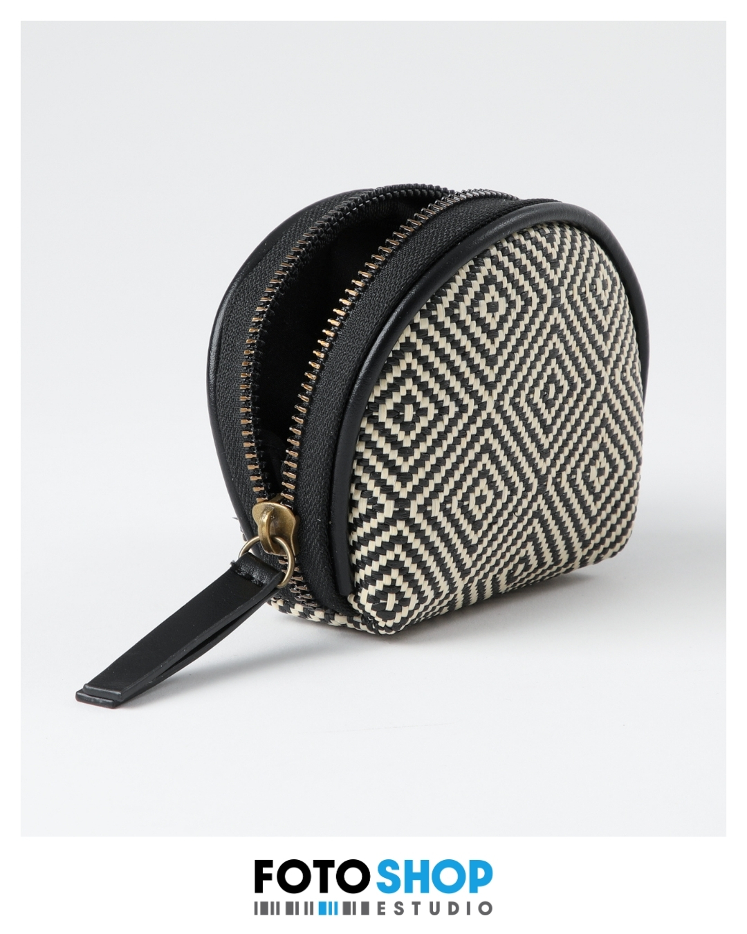 Diseño que se nota, calidad que se siente.
Fotografía precisa, producto real.
#fotoproducto #accesoriosdemoda #fotosecommerce #fotoprofesional #productphoto #ecommercechile #estudiofotografico