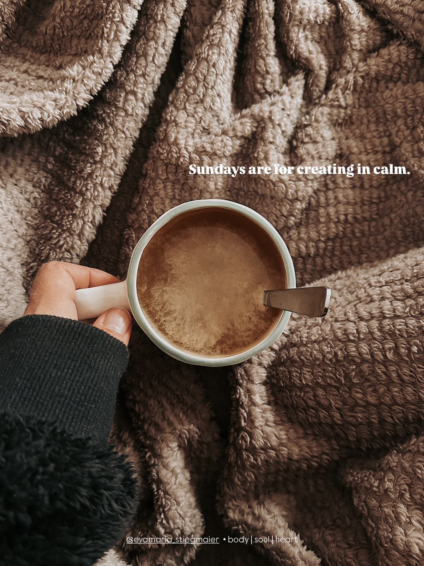 Sundays are for creating in calm.✨