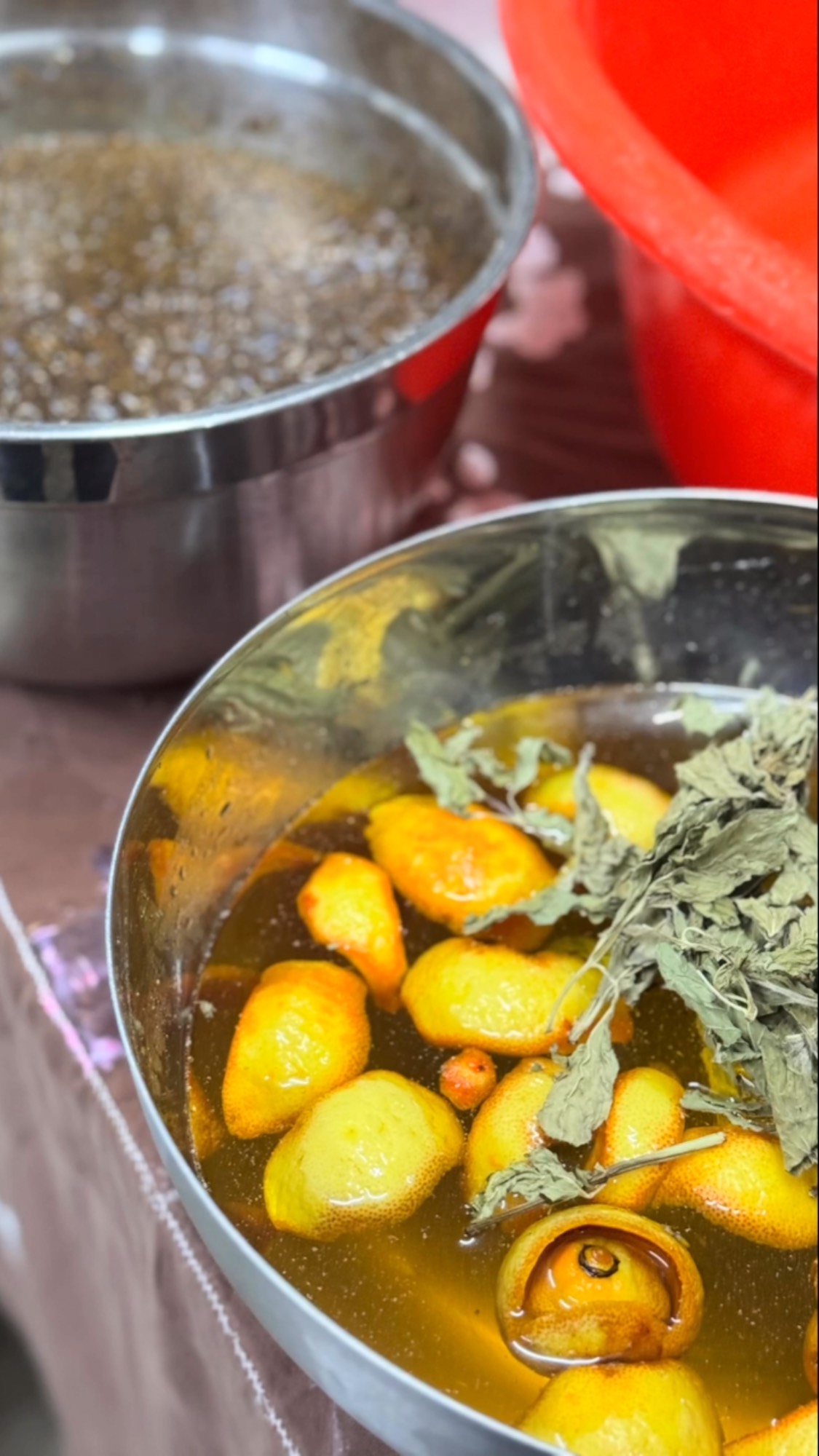 I know it is ironic not to always have the Signature Blend soap variant on our inventory. The truth of that matter is it is because the availability of our soaps depend for the most part on inspiration ,which is impossible at all times, it takes a while to bring ourselves to creating it always. The good side is that there is never a moment, even for signature blend soaps that they arent made with all good intentions and positive vibes with it. And its Best Available foodgrade materials will always be a priority. See our food grade peppermint , lavender and lemons infusing in our waters, before they almost magically create soaps out of our grapeseed , extra virgin olive and virgin coconut oils. 96 slices , 80 made available and then thats it!
Wrapped lovingly with a watercolor printed parchment for signature blend
•₱885 per slice
•₱4k for 5 pcs ( christmas treat )
DM for orders with Nikka. Released by last week of Nov. in time for gift giving