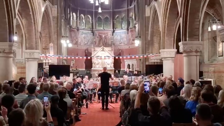 It's time to say au revoir to our autumn concert. 🇫🇷 Merci to everyone who showed up for a night of music, and especially to our compère @reece_connolly_, our nonprofit partner @rainbowmigration, and of course, our conductor @johnshawbrown! 💕
We're already rehearsing for our Christmas concert on Dec 13. More details to come soon! ❄️
.
.
.
.
#londonlgbt #londonmusic #londonmusicians #lgbtmusic #lgbtcommunity #londonlgbtpride