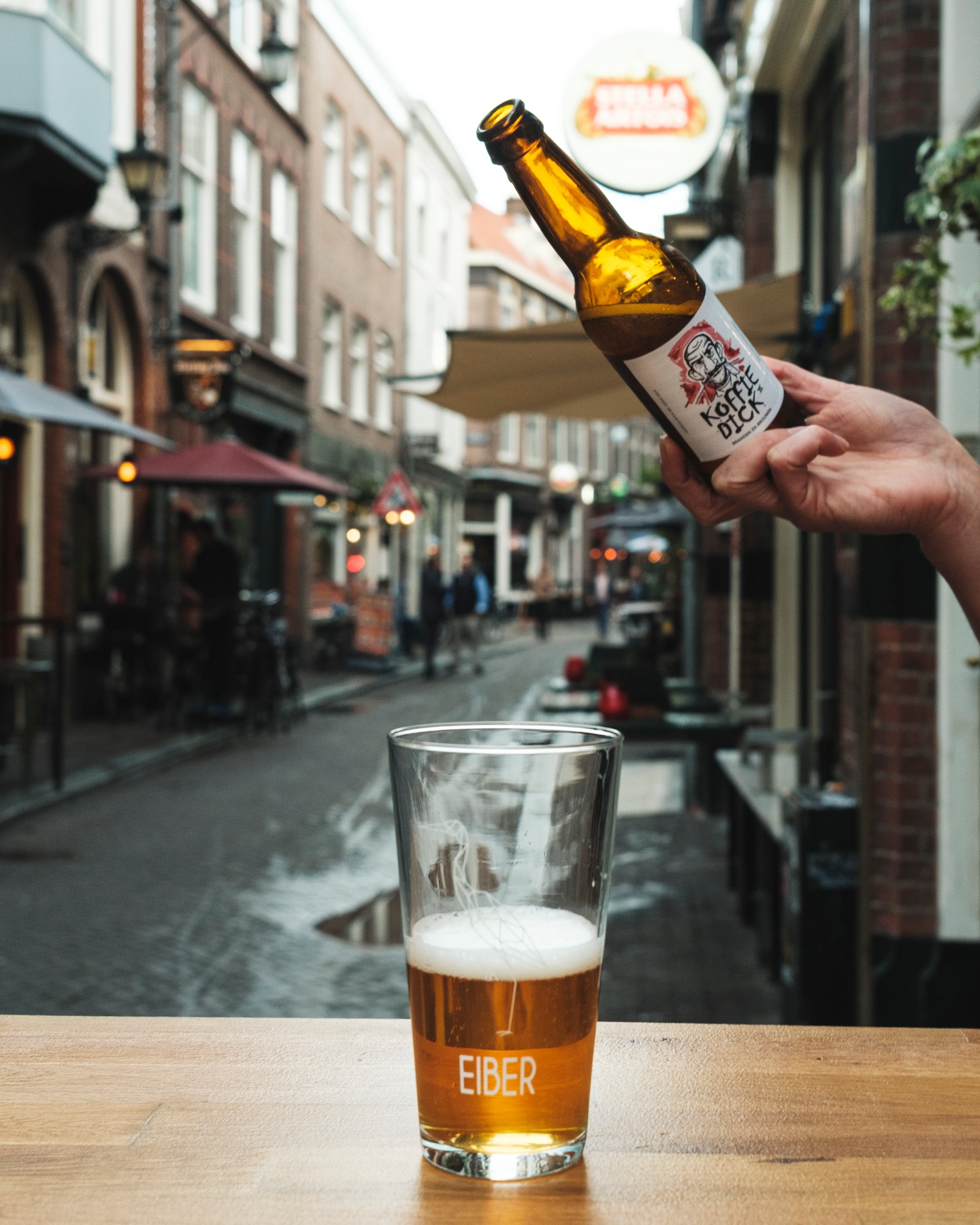 Let’s taste something new!
Ons speciaal bier deze periode, Koffie Dick 2.0!
Een frisse, fruitige IPA met cascara (de bes waar de koffiebonen in zitten). Gemaakt door Eiber in samenwerking met Roast Factory, hoe leuk!
#koffiedick #nieuwbiertje #hophop #proefboutique #biertje #eiber #roastfactory