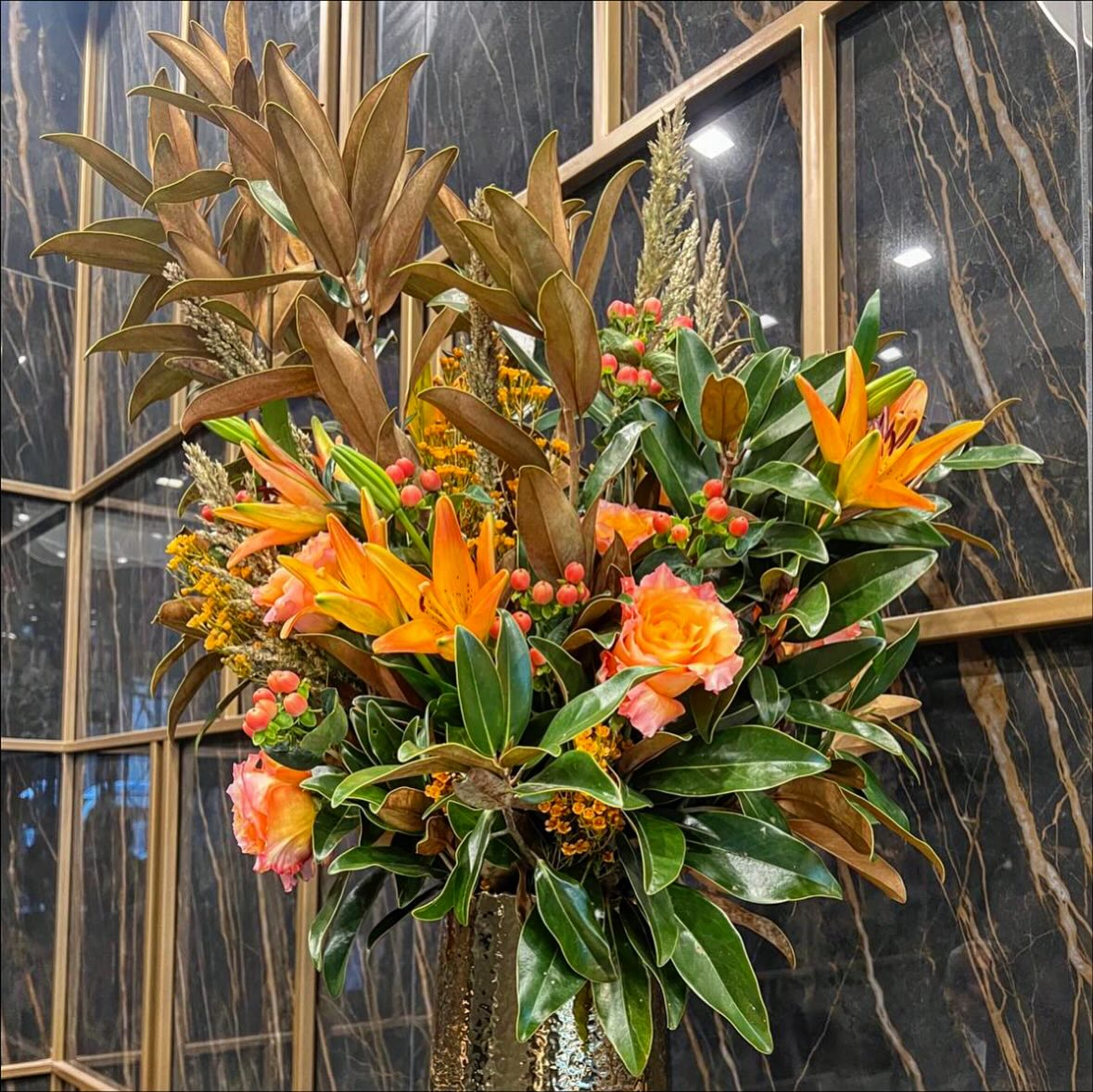 We have been busy catching the final rays of Indian summer over the past two weeks, making the most of the season while it lasts 🍂🌞🍁 #autumninthecity #nyc #flowerpower