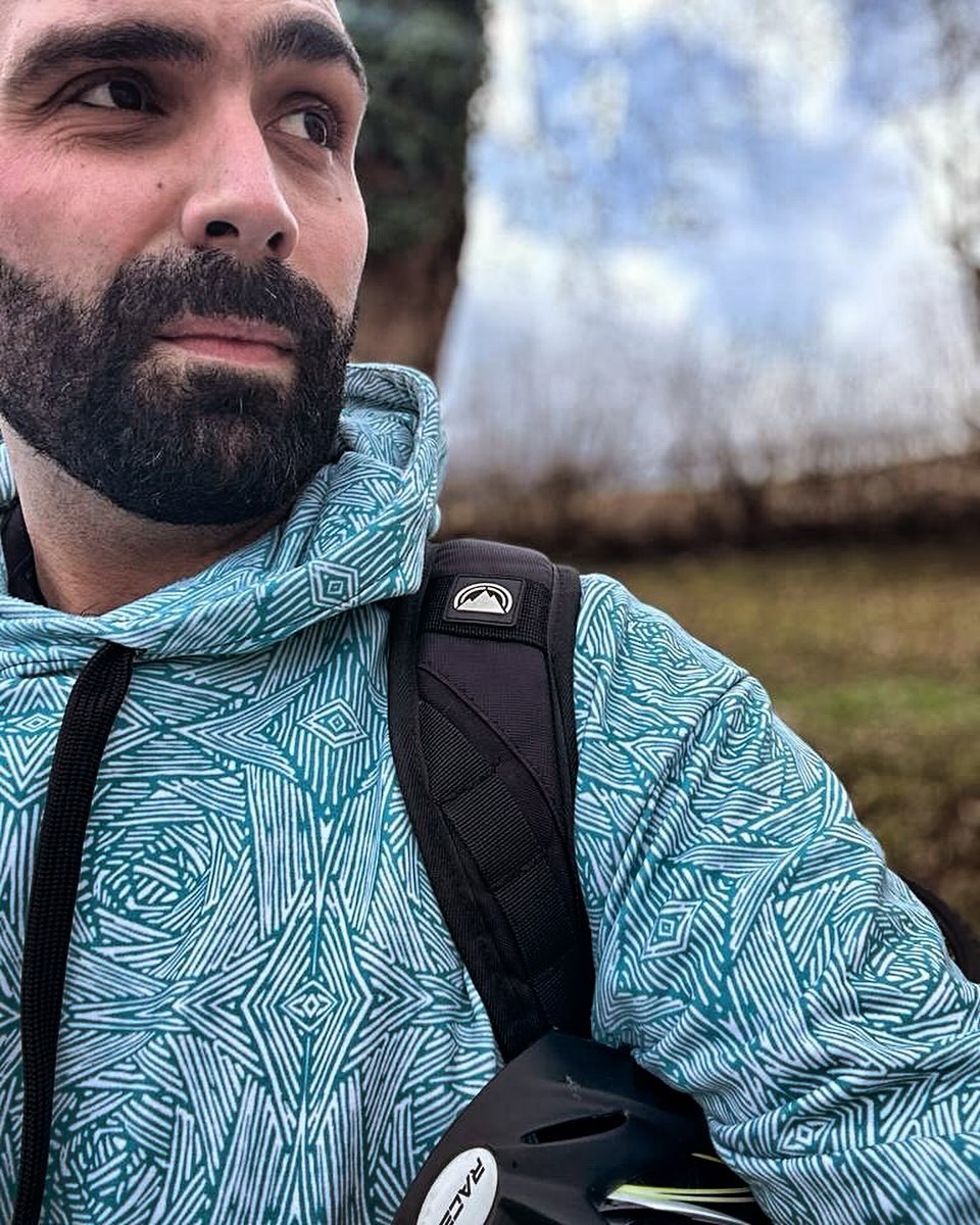 Every adventure deserves a story-worthy hoodie.
Meet Yanick, who discovered his new favorite on a morning out. He told us it’s more than comfort. It’s wearable art with a story, built for real movement and real moments.
At JimJim&Co, every piece is crafted for those who want to stand out and move freely. Curious why active lifestyle enthusiasts choose us for wearable art?
Share your own story, or find your next favorite piece at jimjimco.com
#WearableArt #ActiveLifestyle #CustomerStories #JimJimCo #StandOutInStyle #SustainableActivewear