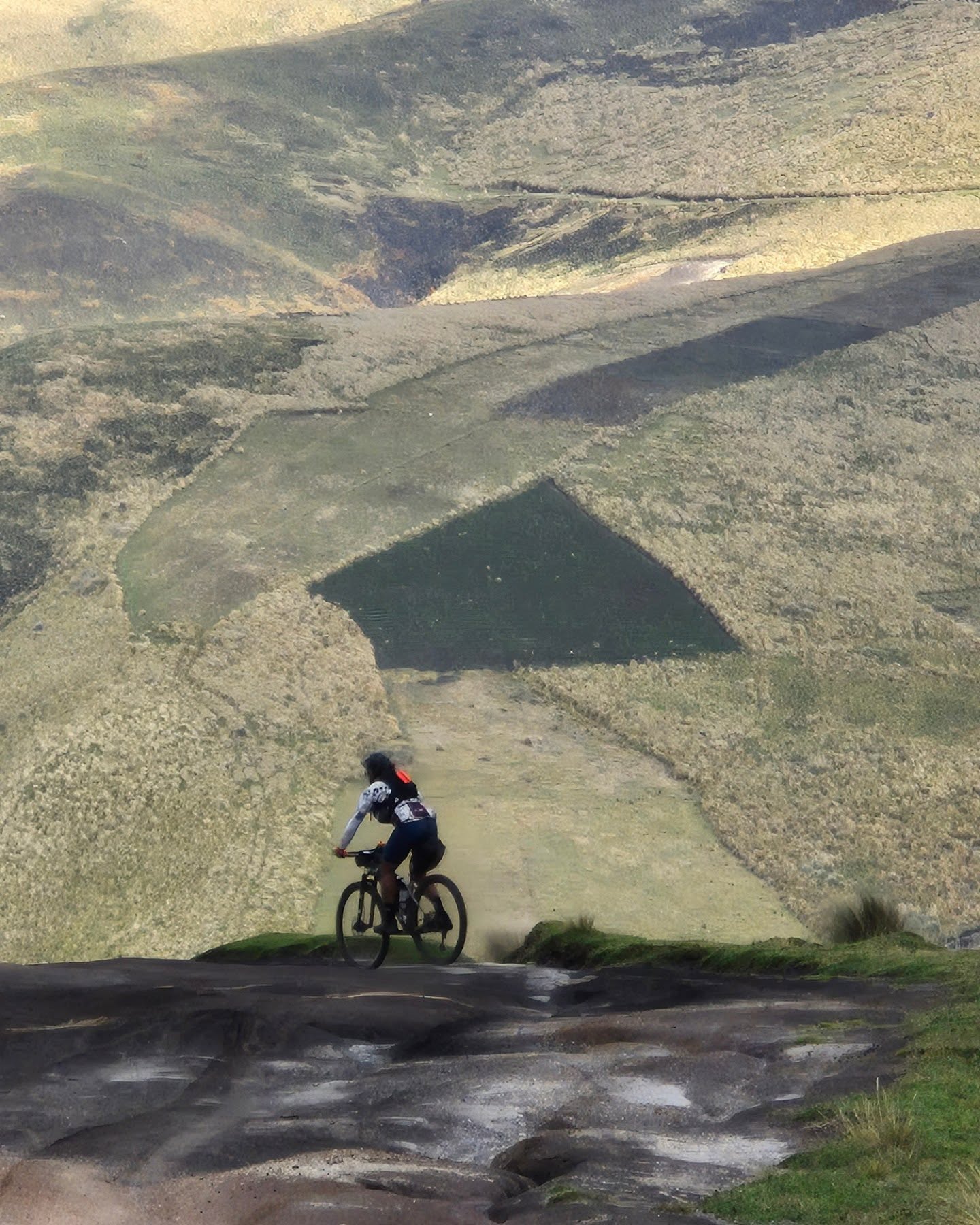 Compartimos algunas fotos de personajes en la #transecuador
¡Sin lugar a dudas fue una semana que quedará tatuada en nuestras vidas!
Felicitaciones a todos los que se lanzaron, guerrearon, hicieron parte o ruta completa de este sendero que conecta Quito con Cuenca. El clima, el terreno, el desnivel, la altitud no fueron impedimento para lograr el objetivo de tener una aventura inolvidable.
Les recordamos que el Jueves 13 a las 19:30h tenemos fiesta en @setecientos.cc
Además el sábado 15 a las 7:30h desde @setecientos.cc , hay salida Gravel-MTB.
Evento gracias a:
@shimanoecuador
@outlife_ec
@bodega.producciones
@crepesywafflesec
@azuliarandanos
@audaxtraining
@andresbermeofitness
@ggraphics_ec
@deportistasaotronivel
@carnicoslacomarca
@castellicycling
@sidi_ecuador
@pirelli_cycling
@toscana.alimentos
@bodega.producciones
@elcafecitoquito
@pendientemedia
@canelofoods
@dodabike