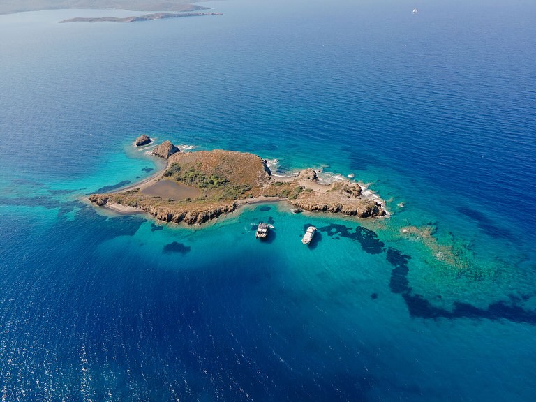 Yes to Adventure
Yes to Dream
Yes to Challenge
It feels Good !
Dream : getting married on a deserted island the couple picked
Challenge : well… everything
Adventure : reason of doing it :)
Result : pure joy and happiness ❤️✨