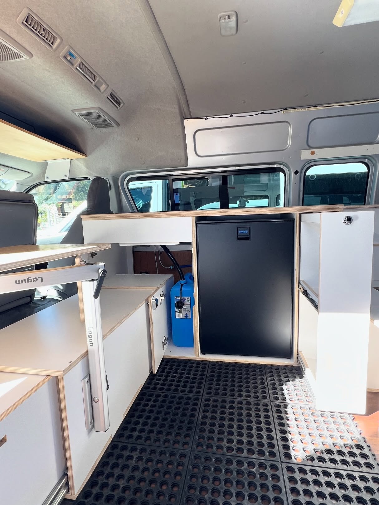 Hiace SLWB ✅
Custom fit out
Outdoor shower
#katahiace