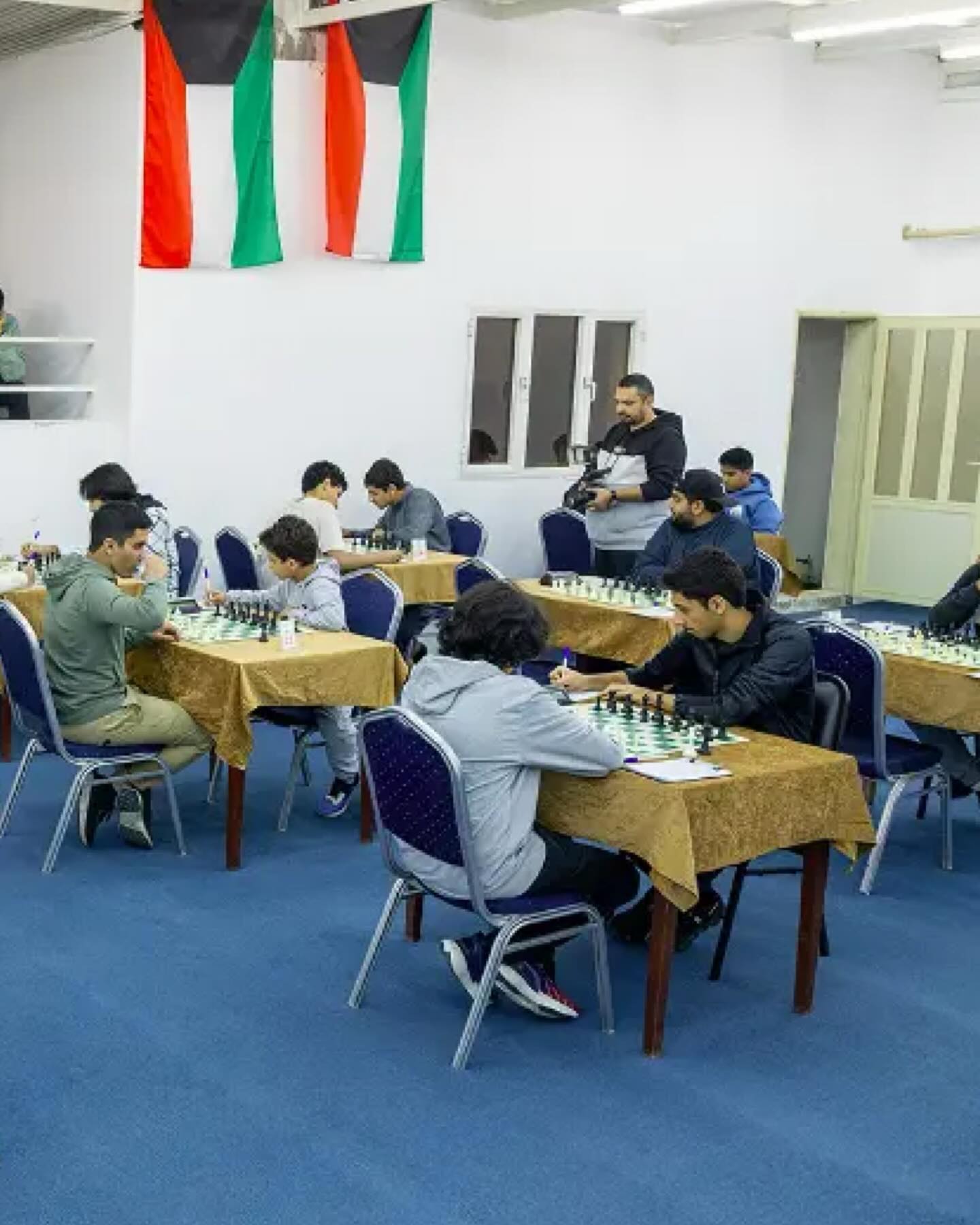Kuwait City is always OTB 😎 and we love it 🇰🇼#kuwaitcitychess #kuwaitchess #kuwaitchessclub #kuwaitchessfederation #kuwaitchessplayers #irlotb #otb #streetchess #overtheboard #savvychess #chessclub #chess #irlchess #chesscommunity #chesslife #chesslove