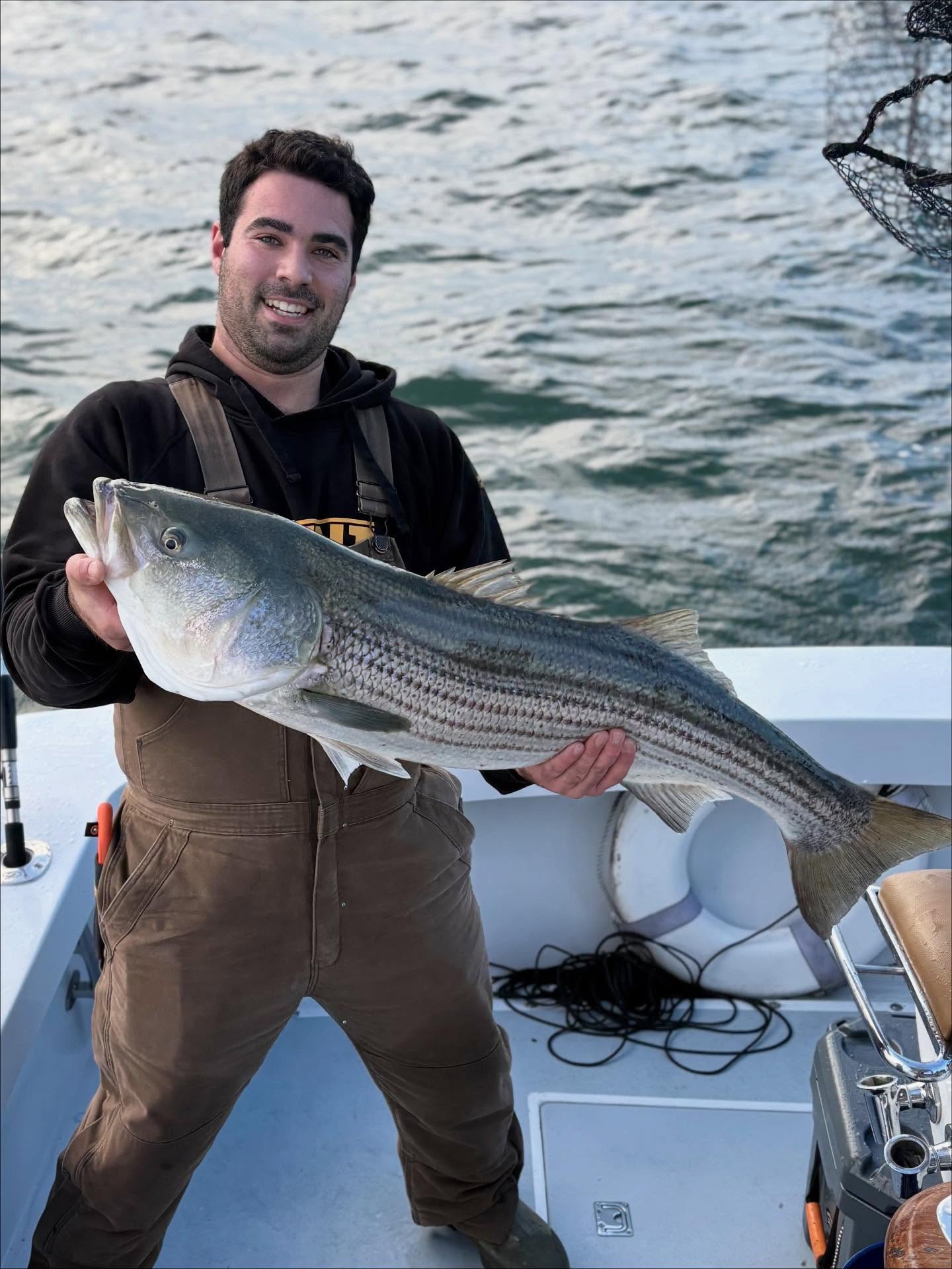 Nice day yesterday for the boys, started the morning off jigging a handful of nice fish landing one keeper, as the bite slowed we switched over to the troll and had a steady pick the rest of the morning landing another keeper for the table. Call Capt J to book your Striper trip before the seasons over. #sidejobcharters #stripers #striperfishing #belmar
#belmarmarina #njfishing #bogansrods #reelseat #pennfishing #ruthelsstackle