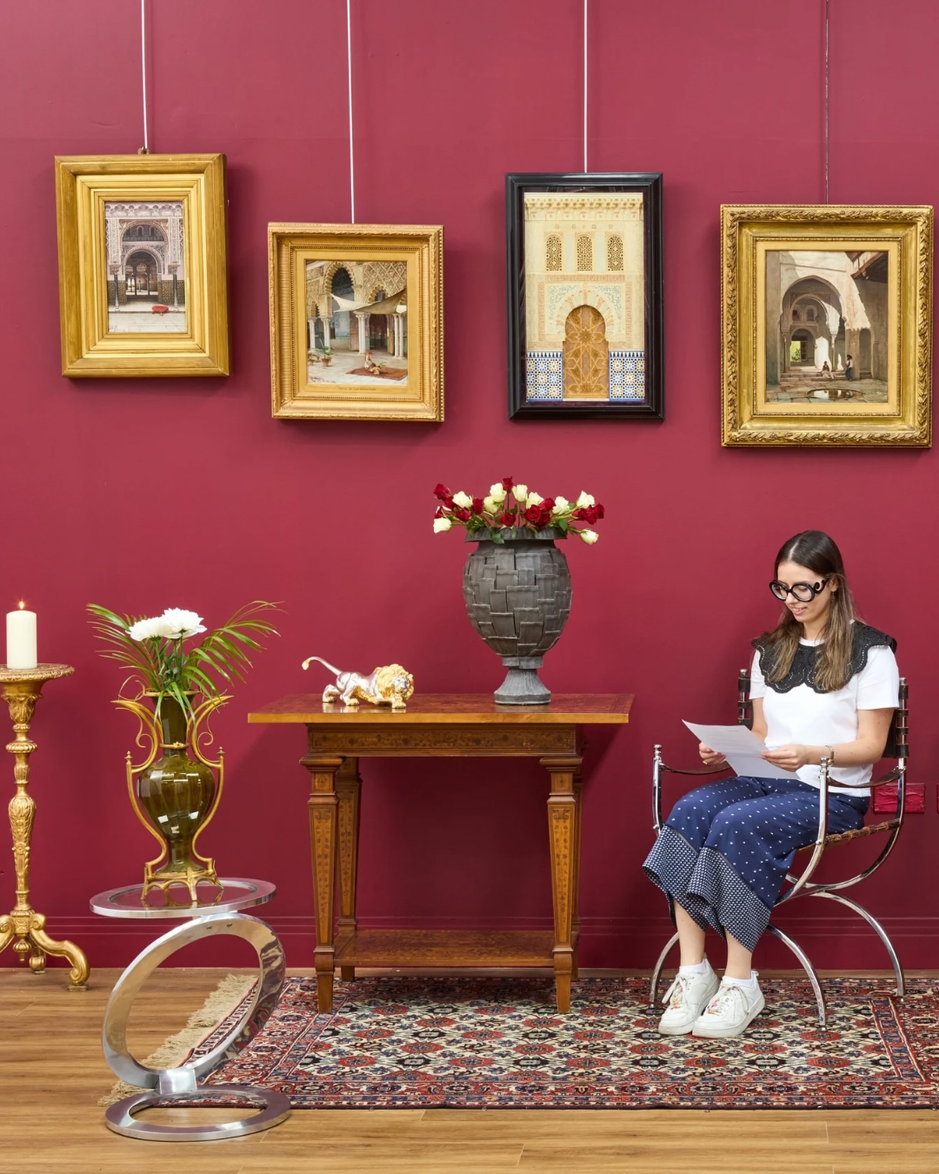 Behind the scenes 🎬
As I always say, every antique comes with a story. Sometimes, during the lifestyle photoshoots I style, I also step in front of the camera to share those fascinating histories and a good script is a must for that!
While this shot is, of course, a staged one (😂), I truly enjoyed sitting in this 1950s armchair. Its X-frame legs and leather seat made me feel like I was on a movie set! 😂🎥
Being on camera, talking, and sharing enthusiasm for historical pieces is one of the best ways to convey their importance to others. I offer content creation services for individuals, brands, and institutions specialising in presenting antiques and design history in a modern and visually engaging way.
Send me a DM or visit my website to learn more!
📸: Claire Collins during a shoot for Mayfair Gallery
•
•
#contentcreator #contentcreationservices #antiques #antiquesofinstagram #styling #homestyling #design #designhistory