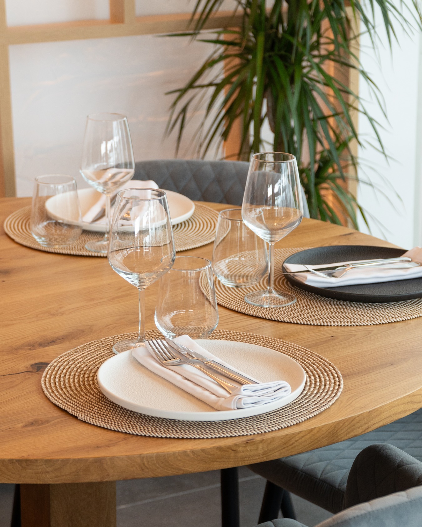 Descubre nuestro restaurante y ven a disfrutar del buen comer 🍴
Platos hechos con cariño, producto fresco y ese ambiente que invita a quedarse un rato más. Porque comer bien nunca pasa de moda.
Encuentranos en Passeig de les drassanes s/n Port d’Aiguadolç, Sitges 08870
📍 Port d’Aiguadolç, Sitges
📲 A través de nuestro teléfono 936 001 332 o en nuestra web
#restaurante #OlaveSitges #SaboresDelPuerto #restaurantemediterraneo #olave #sitges #portsitges #restaurantesitges #menuarroz #arroces #mariscos #pescadosfrescos #carnes #sabormediterraneo #tapas #gastronomia #food#restaurantesenbarcelona #mediterraneancuisine #portdaiguadolç #foodiesbarcelona