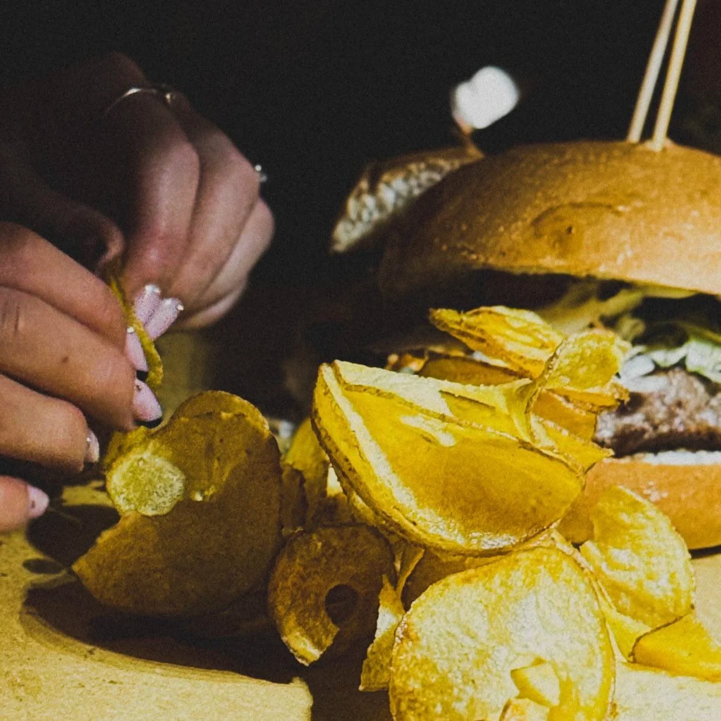 Taste the new! Classic burgers and exciting new meat dishes now on our menú!
📸 @luca.tau.9