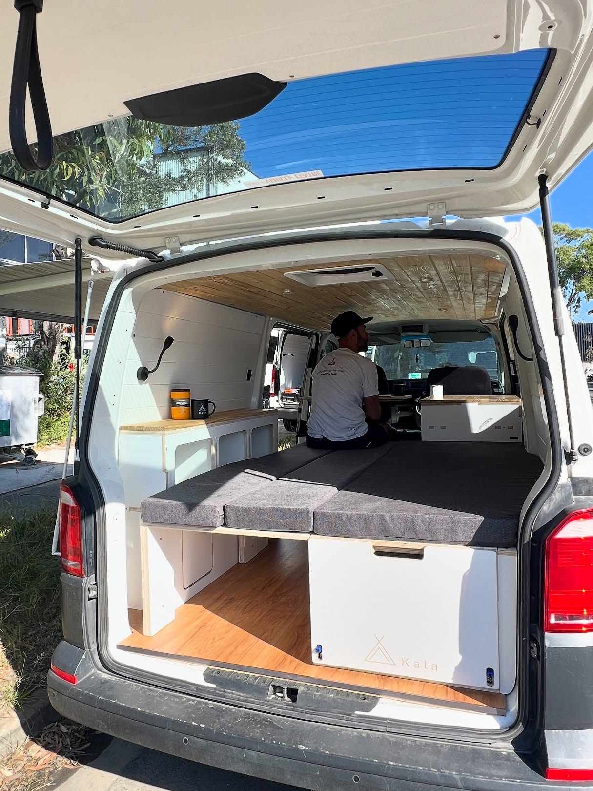 VW Transporter ✅
@fiamma__official
Interior
Surfbox kit
@dometic fridge
Double standing desk @lagunroadlife
#KataTransporter #vwTransporter #campervanvw