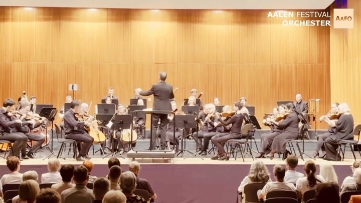 Wie kann ein so wunderschönes Stück so unbekannt sein? 🌿🎶
Gounods 1. Sinfonie – voller Leichtigkeit und Charme – ein echtes Juwel, das viel zu selten gespielt wird. ✨
Ein Erlebnis, das man nicht vergisst. 💫🎻
#AalenFestivalOrchester #AAFO #GeroWittich #Gounod #Aalen #Kultur #Neuentdecken #KlassikSchatz #UnbekannteSchönheit #Orchesterliebe #musikfürdieseele
