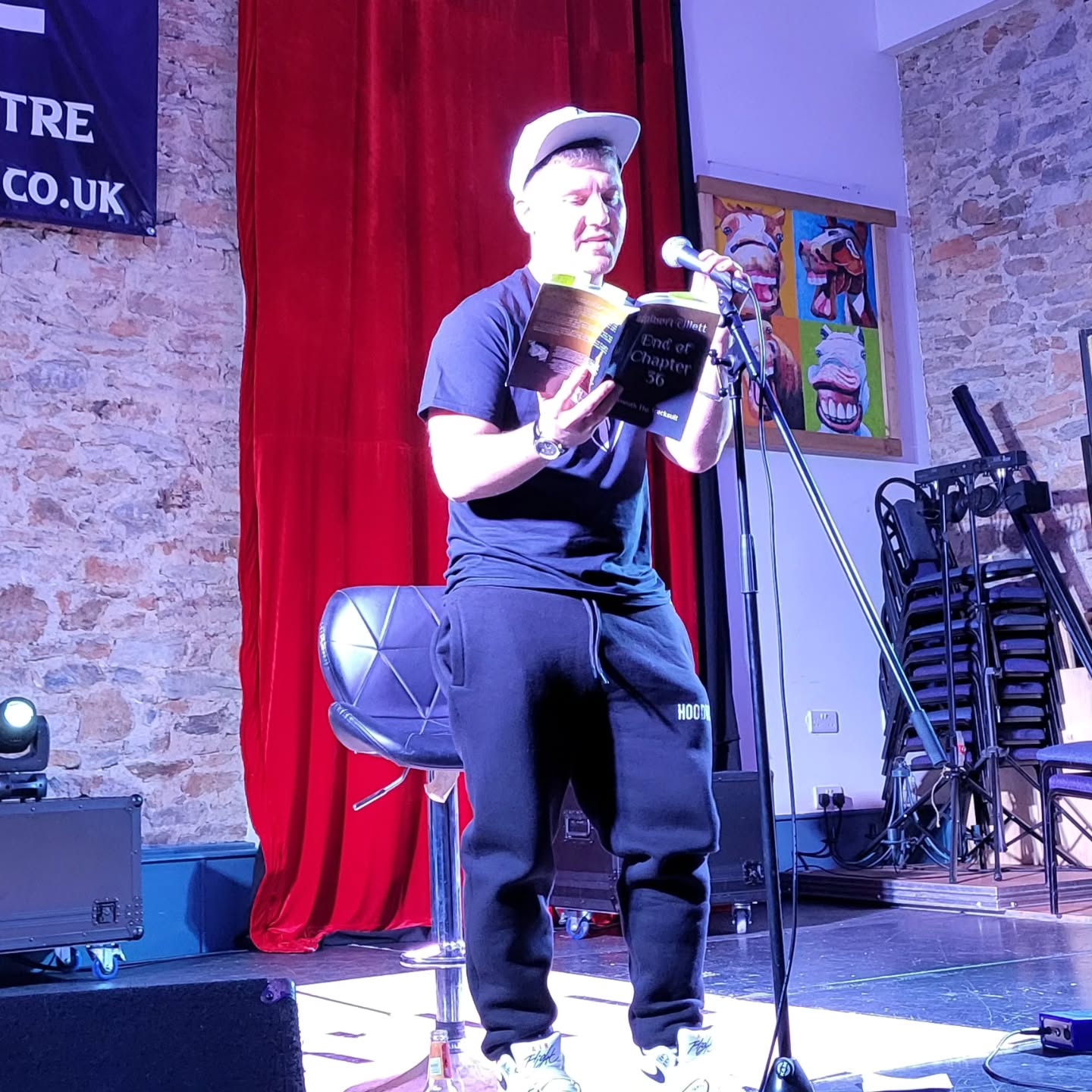 What a night!!!
Sharing the stage with some absolutely incredible people is such a privilege.
So many amazing people with incredible talent 👏👏👏👏👏
I got to take the audience on a nice little journey with laughs and tears all in the right places so that was a job well done 🧡😊
Thank you so much @intobodmin for putting on such a brilliant night 🧡🧡
#mswarrior #spokenword #inthistogether #beneaththetracksuit
@kernowking_