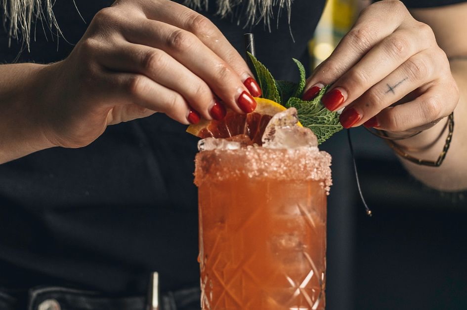 For the tequila lovers looking to mix things up from a margarita. Meet the spicy Paloma. Bold, bright, and effortlessly drinkable.
We use a @olmecatequila @doubledutchdrinks pink grapefruit @wearethinkdrinks lime and @odk_orsadrinks Chilli syrup. 🌶️