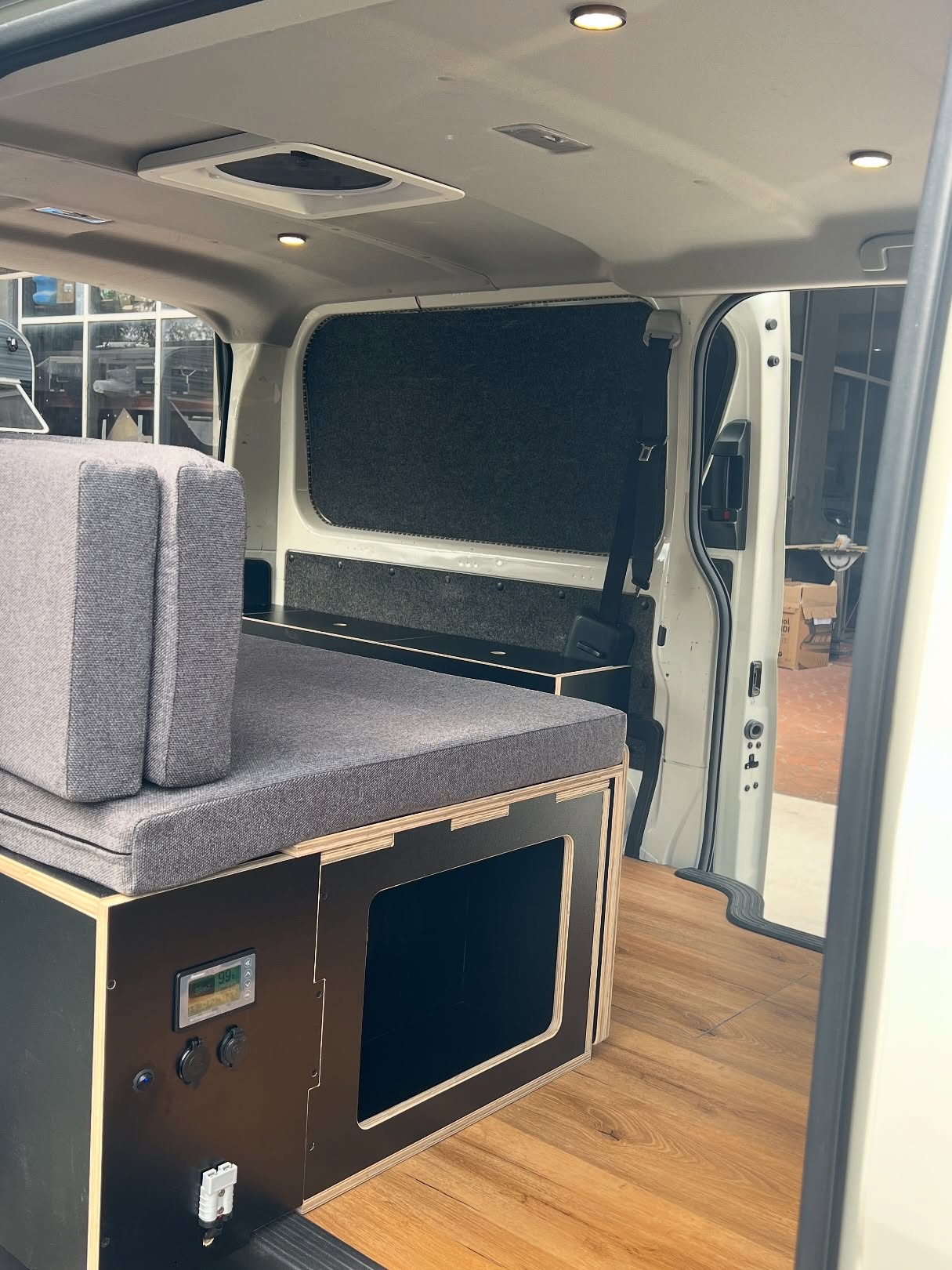 Toyota Hiace H300 ✅
Full conversion
Electric & lights
Flooring
Wall and insulation
Maxx Fan
Mattress