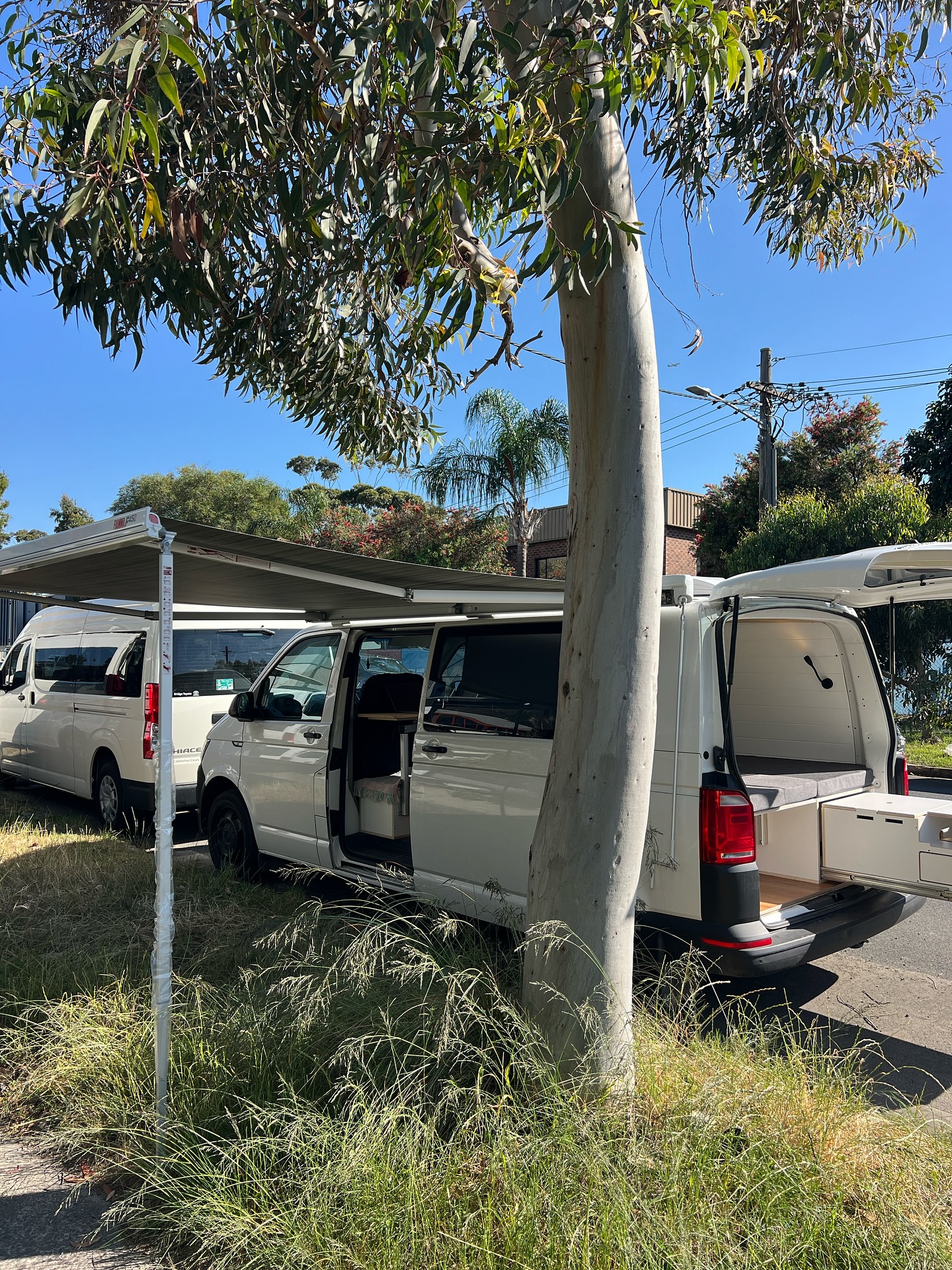 VW Transporter ✅
@fiamma__official
Interior
Surfbox kit
@dometic fridge
Double standing desk @lagunroadlife
#KataTransporter #vwTransporter #campervanvw