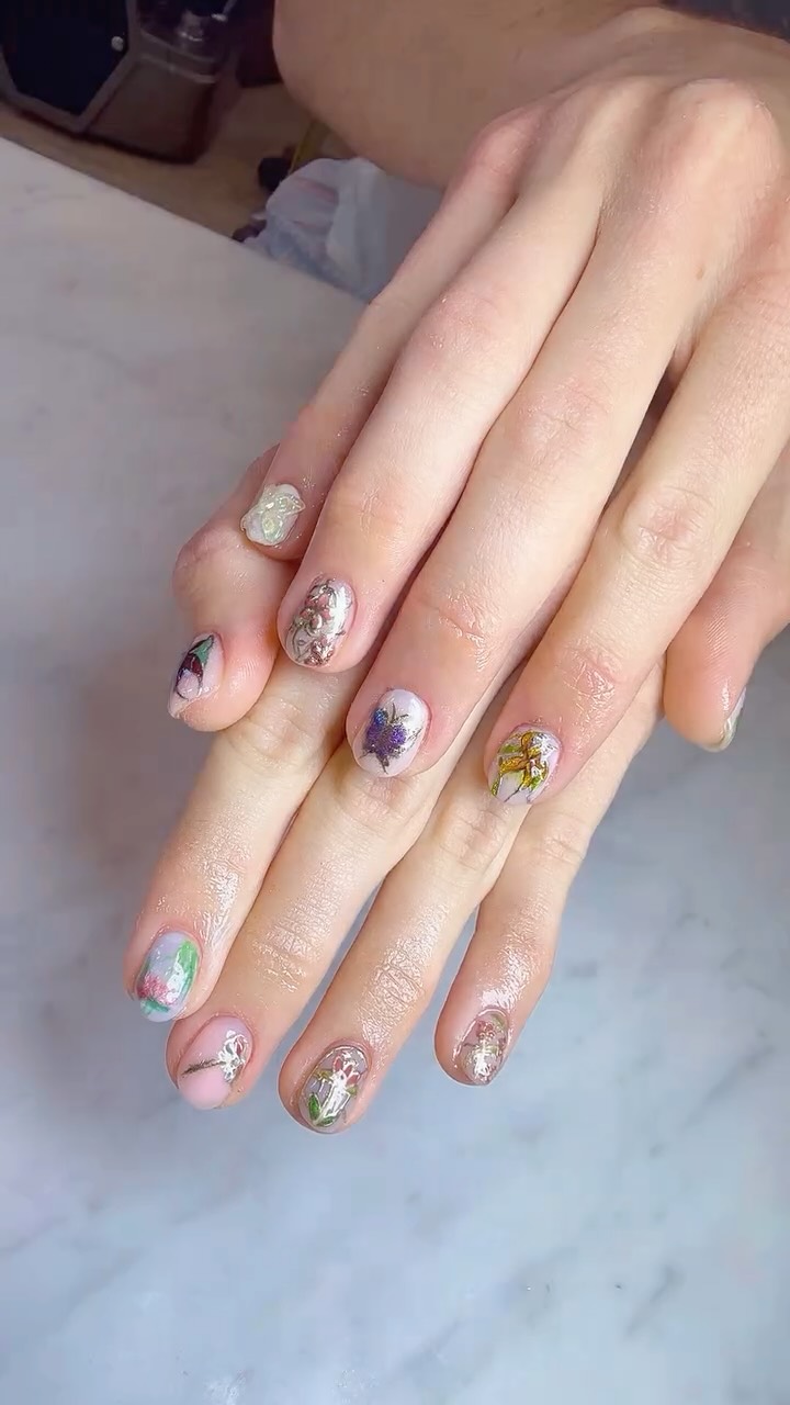 Stained glass florals meet fairy garden fantasy ✨💐🦋
This intricate hand-painted set blends soft blooms, gold-lined details, and a touch of ethereal magic — every nail tells its own story.
#BondiNails #HandPaintedNails #StainedGlassNails #ButterflyNails #FloralNailArt #NailArtSydney #BotanicalNails #LuxuryNails #NailDesign #NailGoals #NailInspo #ArtOnNails #GoldDetailNails #NailPerfection