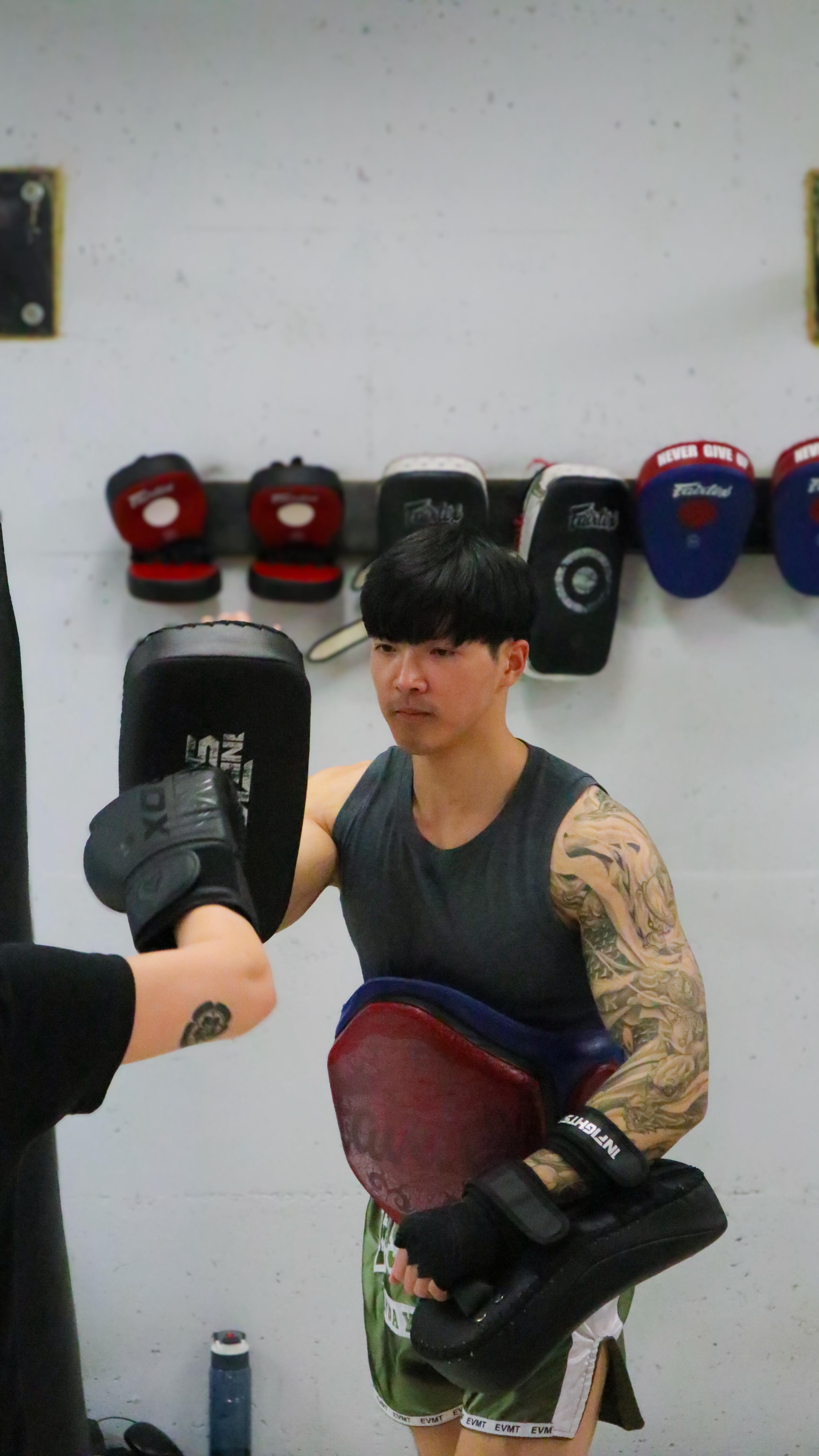 Our Intro to Muay Thai classes run every Monday, Wednesday, Friday and Saturday!
Jon helps break down some basic defence for our beginners in our Intro Class. Defence in Muay Thai is one of the most important aspects, but also just to ensure you minimize damage as much as possible.
Our gym is open to anyone with any level of experience! If you’ve been looking for a new hobby to try in the New Year and you’re in Vancouver, we recommend coming out to our classes to see if you like it. We have a 1 Week Free Trial offer right now — unlimited classes for one week, with no contract!
Head to our website to learn more.
📧hello@evmt.ca
📲 Phone: 1 (778) 834-2038
📍East Van Muay Thai