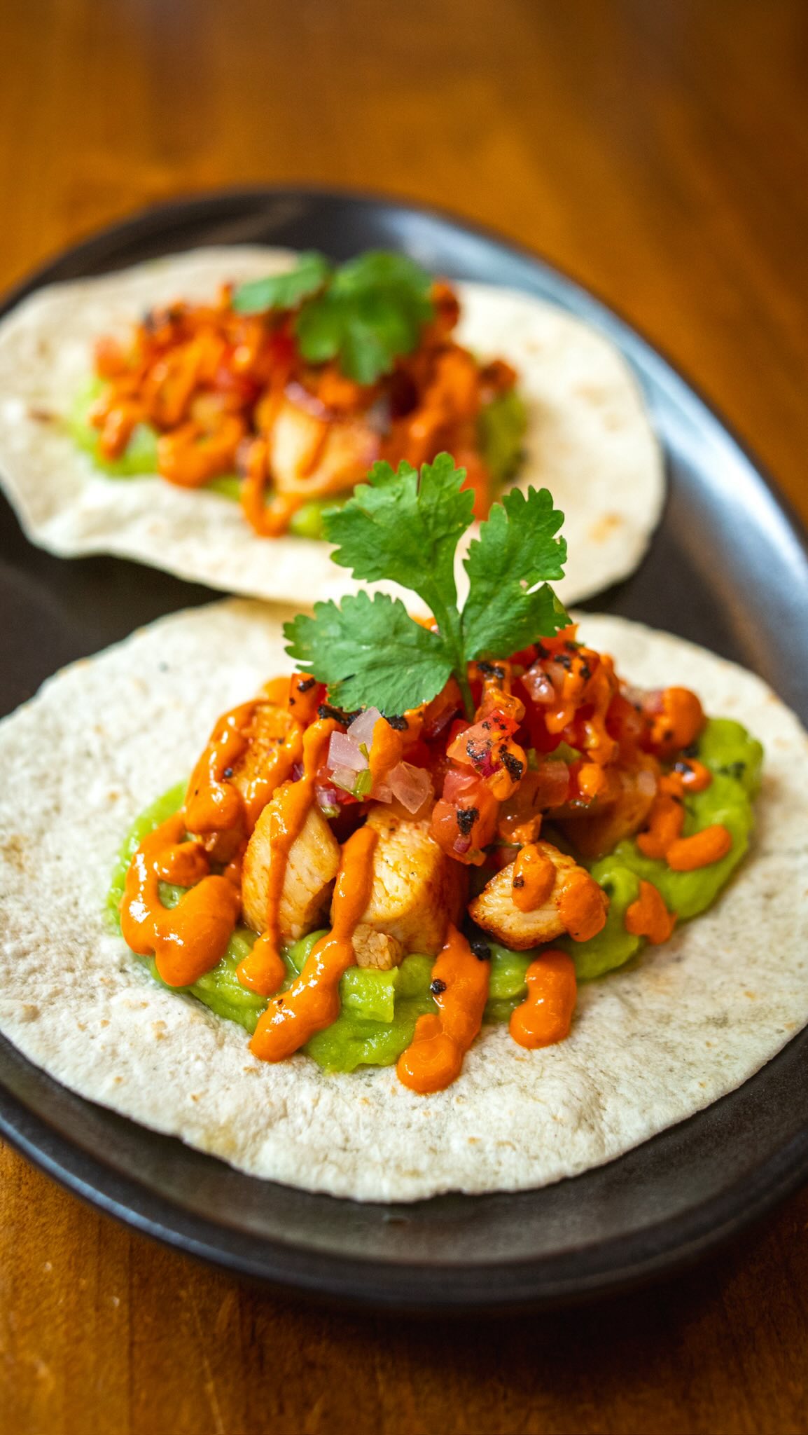 Sabemos que es martes y estás pensando en esos tacos de pollo de MayBean… 👀
Crujientes, sabrosos y con ese toque que te hace decir “necesito otro”.
Pero tranqui, hoy recargamos energía porque los martes estamos cerrados, así que aprovechá para hacer tu reserva y venir mañana miércoles a disfrutarlos como se debe 😋
👉 Reservá tu mesa a través del link en nuestra bio.
#MayBean #TacoLovers #SaborQueEnamora #MiércolesConSabor