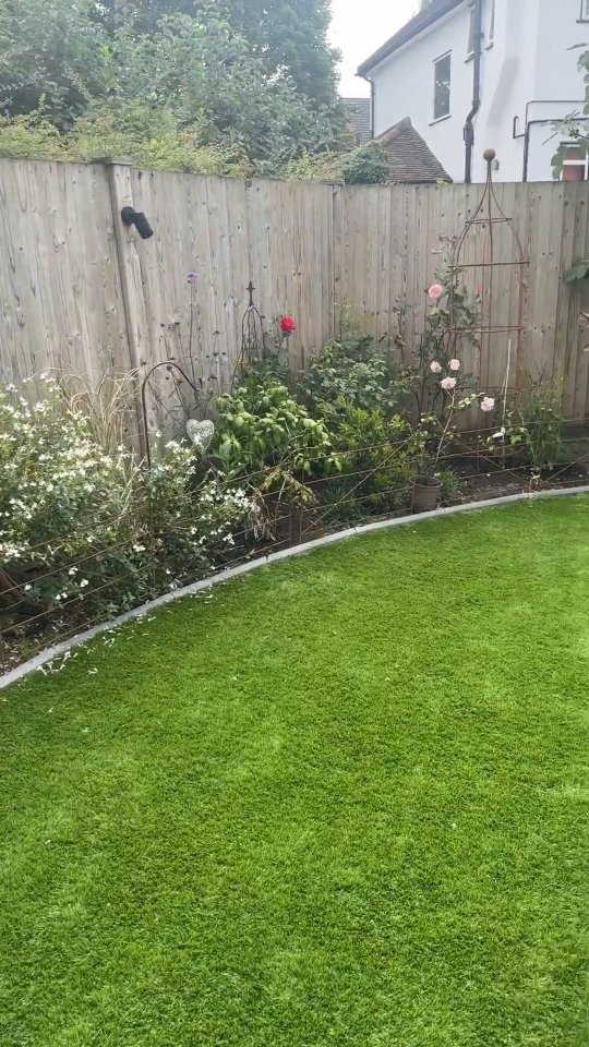 Look at this amazing garden! A lovely video sent of a customer garden with their new border edging, which is successfully stopping the dog from trampling the borders.
#customerappreciation