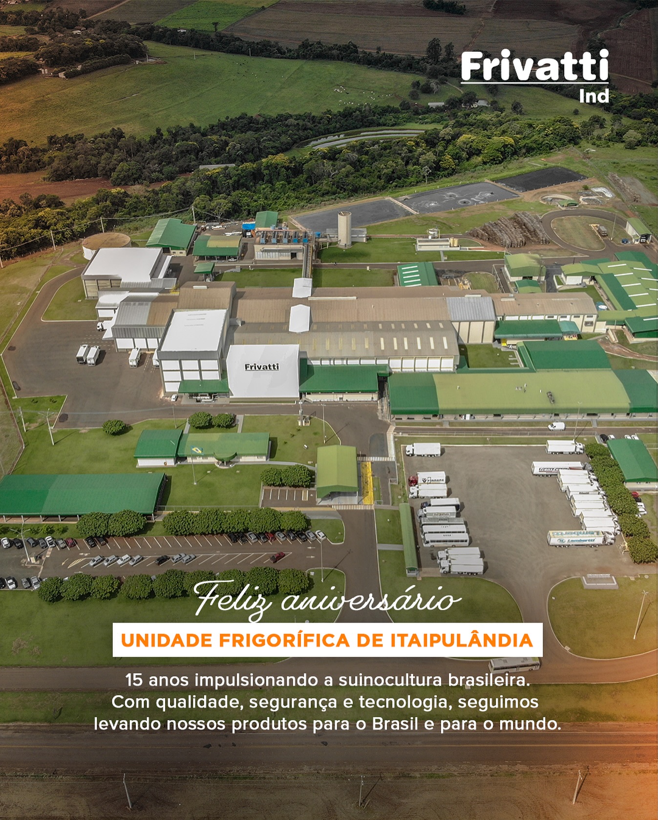 🎉 15 anos da Unidade Frigorífica de Itaipulândia: uma história feita por pessoas, movida por propósito.
Hoje não celebramos apenas a estrutura, os processos ou os números. Celebramos gente.
Gente que acredita na suinocultura de excelência.
Gente que levanta cedo no campo, que cuida com responsabilidade dos animais, que transforma tecnologia em segurança alimentar e que carrega o orgulho de alimentar famílias no Brasil e no mundo.
💚 Colaboradores comprometidos, que fazem da Frivatti uma referência em qualidade, eficiência e rastreabilidade.
🤝 Produtores e fornecedores parceiros, que caminham conosco com seriedade, transparência e dedicação.
🌱 Uma cadeia produtiva integrada, que valoriza cada etapa — da genética ao processamento — com foco em segurança, inovação e alto desempenho.
Nestes 15 anos, a Unidade de Itaipulândia se consolidou como um pilar da nossa operação industrial e da suinocultura nacional.
Aqui, unimos tradição, tecnologia e respeito para entregar produtos confiáveis, com padrão internacional de qualidade.
🚛 E seguimos em frente: com mais inovação, mais sustentabilidade e ainda mais paixão pelo que fazemos.
Parabéns a todos que constroem essa jornada com a gente.
#Frivatti #15AnosItaipulândia #ExcelênciaEmCadaEtapa #SuinoculturaComPropósito #Rastreabilidade #AlimentoDeConfiança #DoCampoAoMundo #OrgulhoDeSerFrivatti