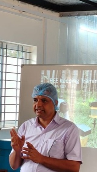 We recently hosted a Beekeeping Workshop that brought together 20 plus curious minds — all eager to explore the fascinating world of bees.
From an interactive visual session to hands-on hive experience, it was a day filled with learning, laughter, and a whole lot of buzz!
#Beekeeping #Sustainability #HoneyDayBeeFarms #NatureLove