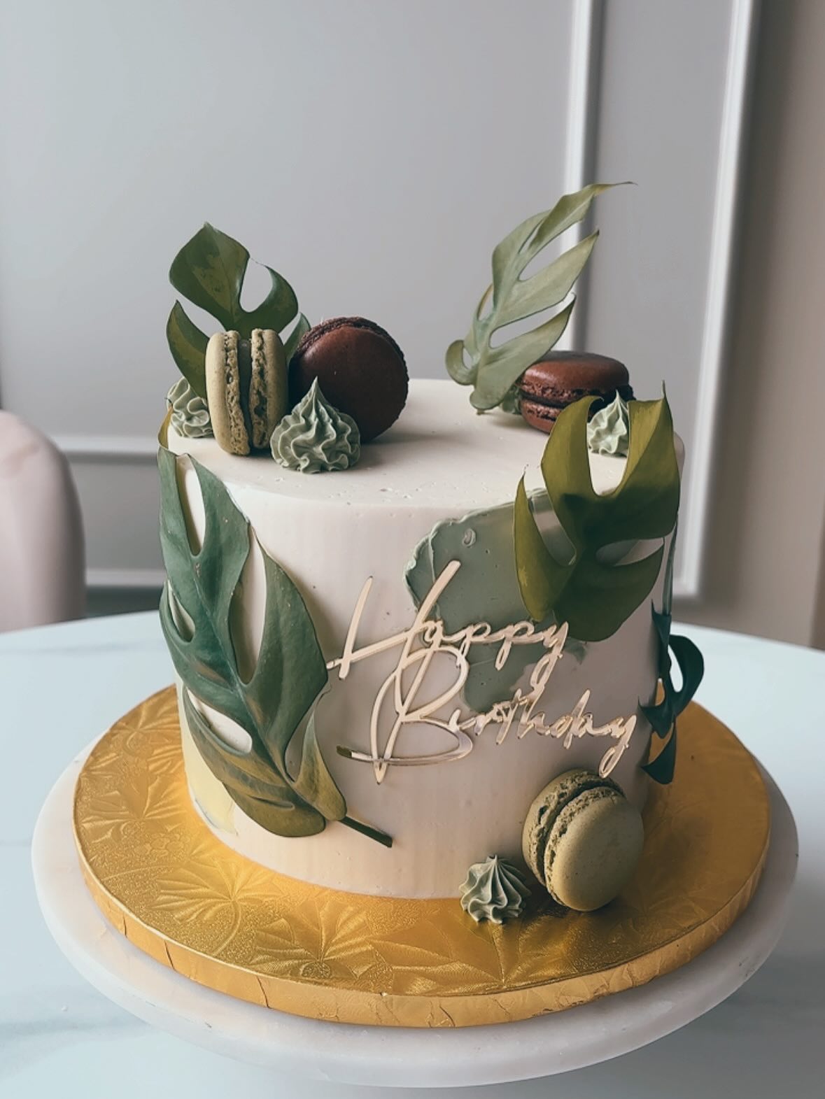 M O N S T E R A LOVER 🪴
Saftige Schokoböden gefüllt mit Schoko-Frischkäsecreme und Schokocrisps 🤍
#cake #cakelover #cakeinspo #cakeinspiration #cakeideas #torte #birthdaycake #geburstagstorte #cakedesign #cakeofinstagram #cakes #bakedwithlove #baddürrenberg #leipzig