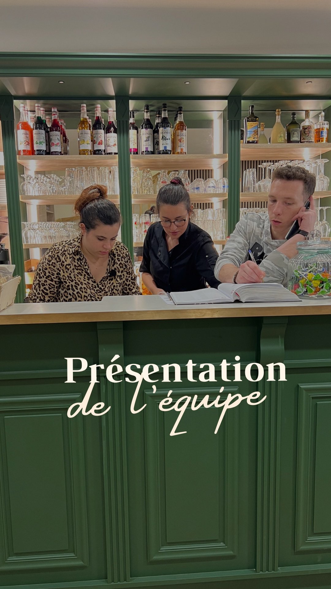 Qui a osé dire que la patronne ne faisait rien de la journée ?
La preuve en vidéo, on la voit partout !
#humour #restaurantitalien #pizzeria #patronne #restauration