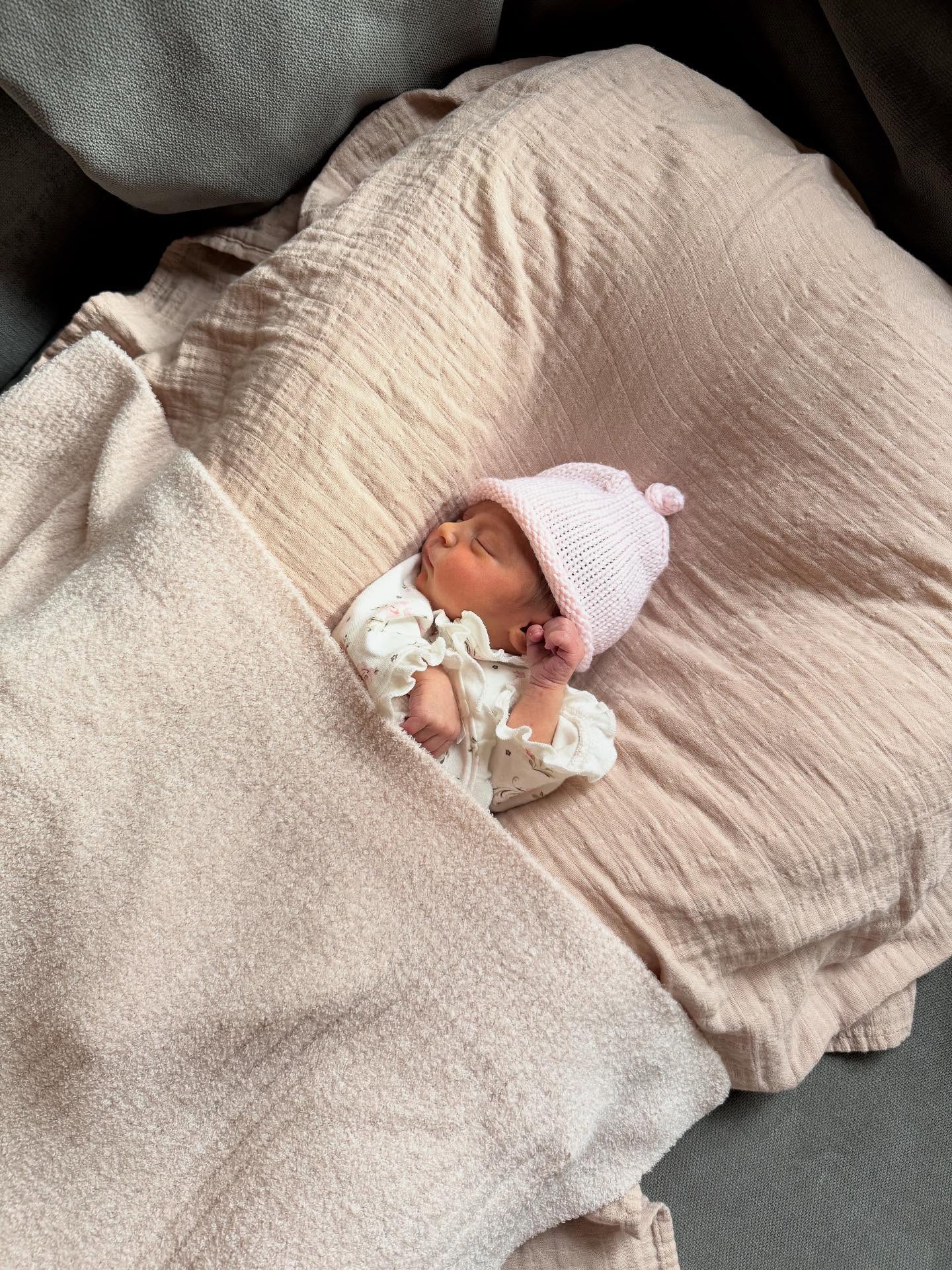 Introducing the newest (and tiniest) member of the Genny Rose Designs team: Rosie Palma Rubin 🥀!!!
And yes, I brought my own lamp, bedding, and monogrammed pjs to the hospital because being cozy is my M.O.