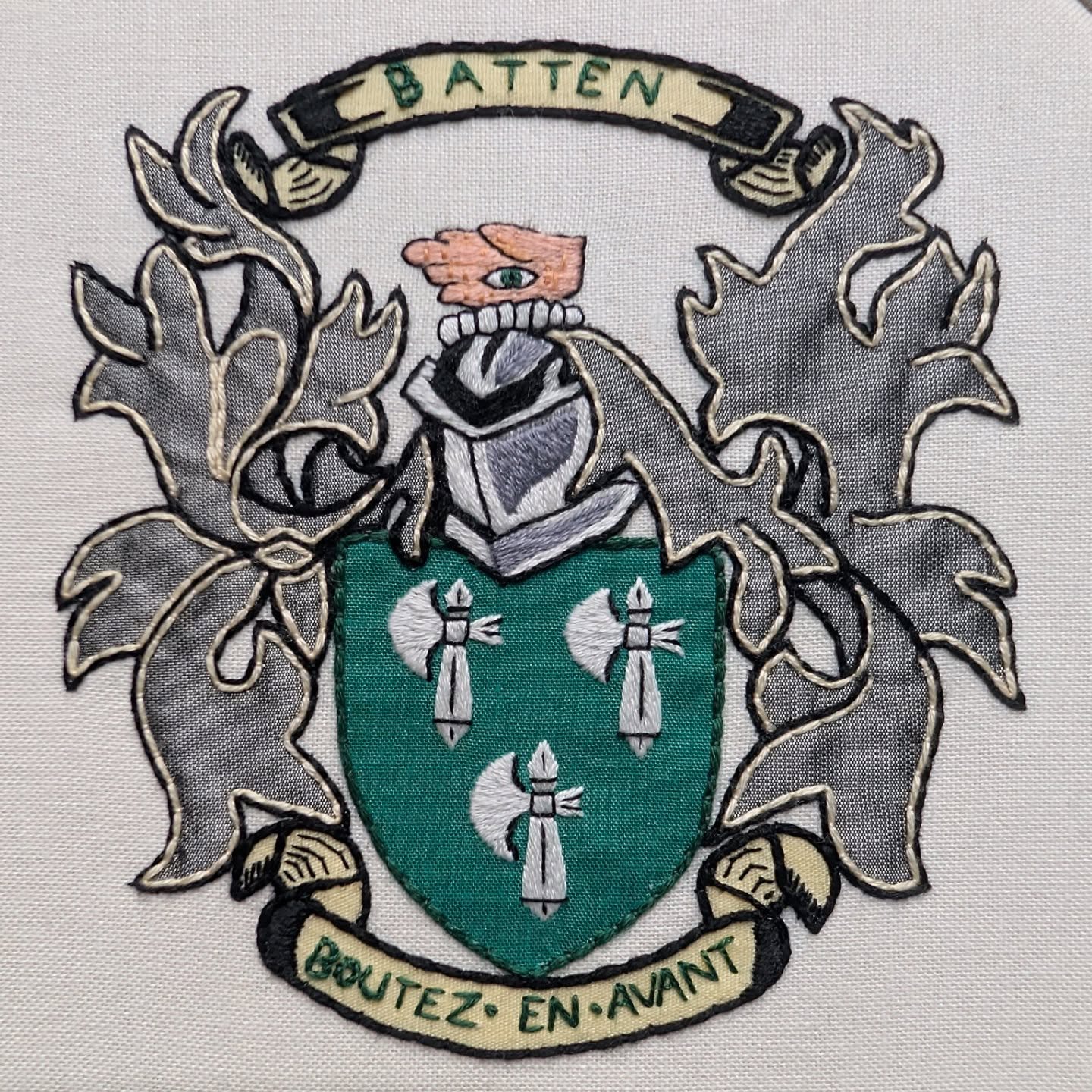 I've spent the last week working on a very special project....my Dad's 70th birthday present! As it was yesterday I can now share it.
I know very last minute but I've been super busy as I had a few new class samples that needed working sooner than I expected (both very exciting and I love).
💌 I will be sharing these in my newsletter soon so if you haven't yet signed up please do as subscribers will see these first.
It's only just under 10 cm square but there were a lot of different elements which needed working differently. Never thought I'd be stitching teeny tiny axes 🤣 (finger for scale)
If you have a family crest you would love embroidered just pop me a DM or email via my link in bio.
#familycrestembroidery #family #birthday #embroideryinstaguild #embroiderystudio #minatureembroidery #silkshading #applique