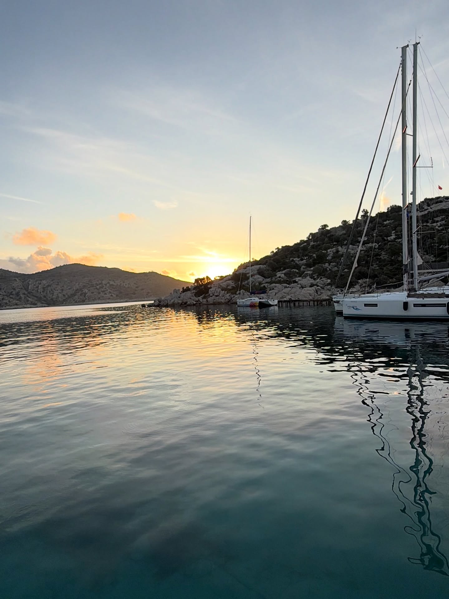 A new day, a new wind, a new adventure đ
â”ïž
MIKNATIS Yachting