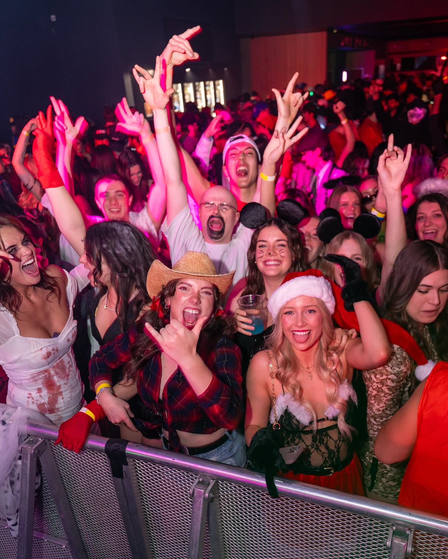 Swipe to see the chaos 👀
Halloween: The Final Round 🎃
750 of you showed up. You sold it out. You shut it down.
North Bay doesn’t play when it’s party time.
Tag your crew and relive the madness 👇
📸 @d.rkroom
#HousePartyEvents #canadorecollege #partylife #Halloween #Nipissinguniversity #HousePartyNB #StudentLife #HalloweenVibes #GoodTimesOnly #ClubNight #YTL