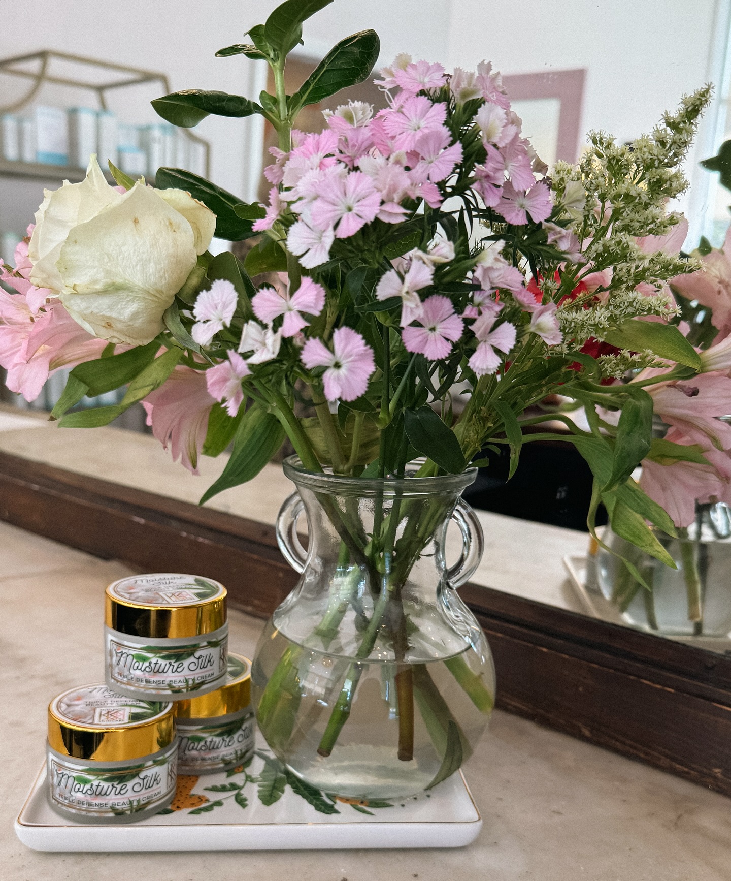 Needing a heavier moisturizer for this upcoming cold weather? Moisture silk has your back baby!
#esthetician #denveresthetician #skincare #denverskincare #denverlocal #medspa