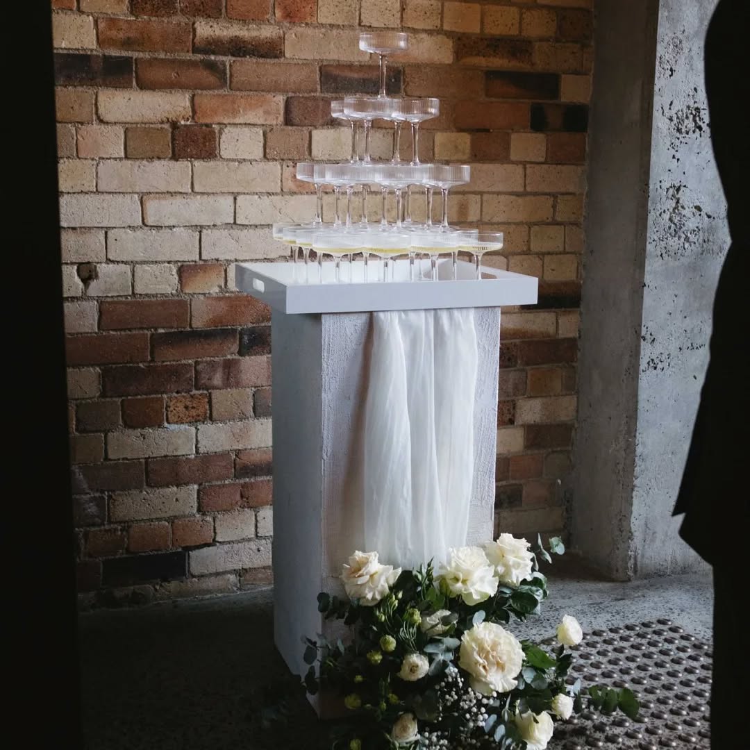 Such a beautiful and intimate wedding for Anita and Liam ❤️ we were so honoured to bring their vision to life! Working alongside some of the best @alcornimages @ladylove_dj @rosmarinoweddings what a stunning day!!
#weddingflowers #weddingstyling #champagnetower #weddingflowersbrisbane #brisbanewedding #brisbaneweddingflorist #sydneyweddingflowers #sydneyweddingstylist #sydneywedding #sydneyweddingsandevents #sydneywedding