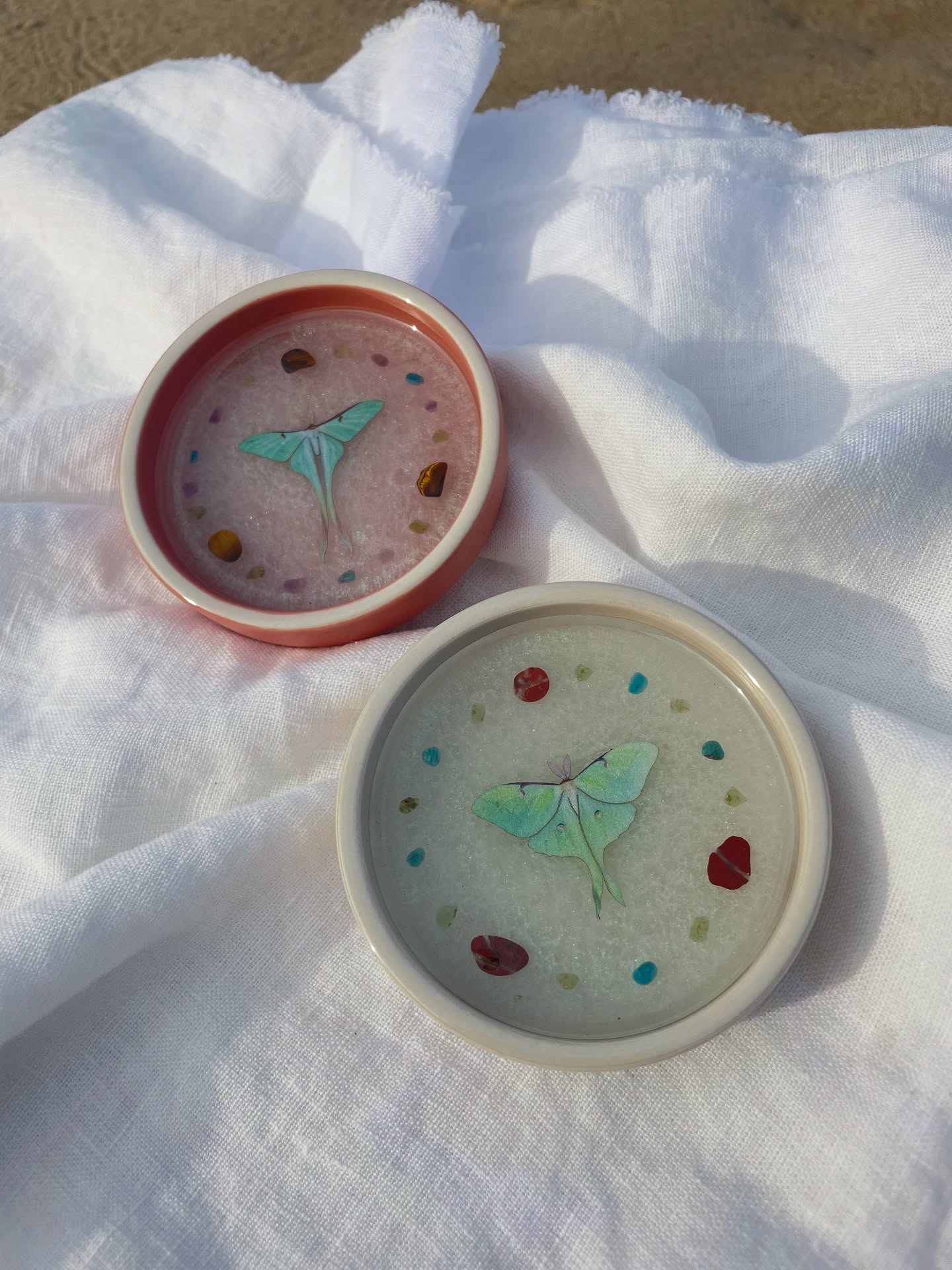 two of my favorite trinket trays ever created, featuring a male & a female paper mimic luna moth with genuine crystal chips. ✨
the trinket trays are the perfect little gift this season if you’re starting your holiday shopping. 👀
find them & SO much more in the online shop. 🩵
#jewerlydish #naturelovers #metaphysical
