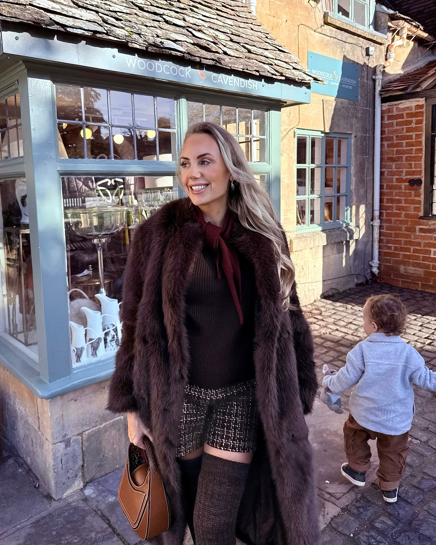 There’s something about the Cotswolds in winter that just feels so wholesome and homely on crisp sunny days like yesterday 🍂
The honey-stone cottages, the little independent shops glowing from the inside (and some have even started putting out their Christmas window displays 🎄).
It’s the season where I lean into cosy layers that feel comforting rather than just warm. I’m enjoying wearing this soft merino wool ribbed tshirt , long alpaca socks, oversized fur coats and tweed (of course!). Pieces you can wander a local village in on slow weekend mornings, pop into a deli for breakfast, chase little ones around a park and still feel cosy and wrapped up. I love this time of year for that. The slowness, the simplicity, the way the countryside seems to hold you a little closer when the days get colder and the smell of log burning fires in the air. I’m so excited for this season and love to see the start of the twinkling lights making a return. The big question is, have you started putting up your Christmas decorations yet? 🙊🎄