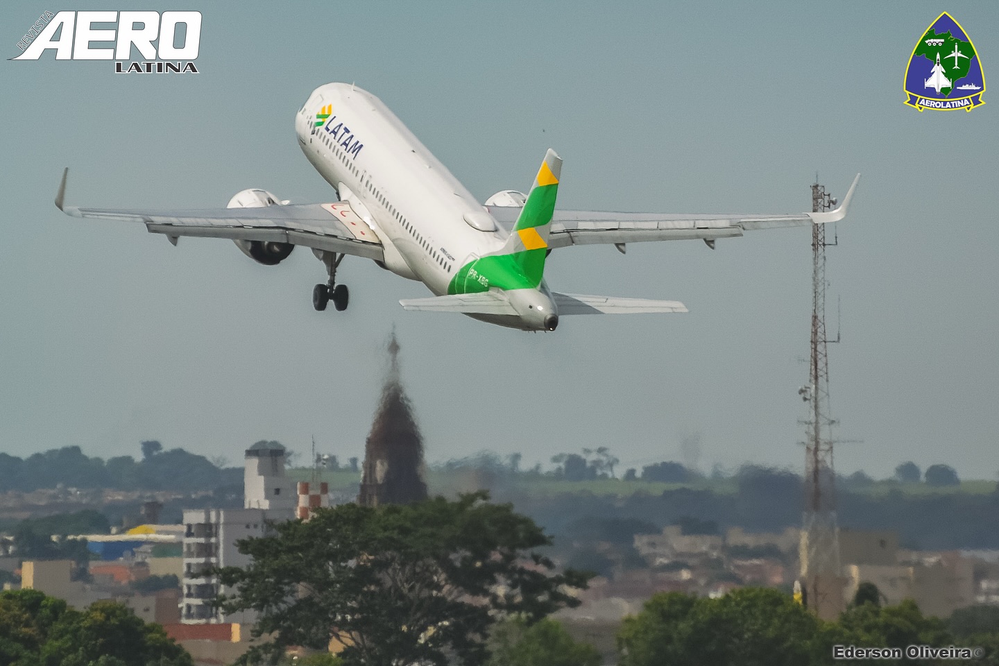 Ola amigos, compartilhando mais um registro da decolagem do Airbus A320neo, prefixo PR-XBG da Latam Brasil, ostentando sua bela pintura em homenagem ao nosso país!
#airbus #airbuslovers #latam #aviationphotography