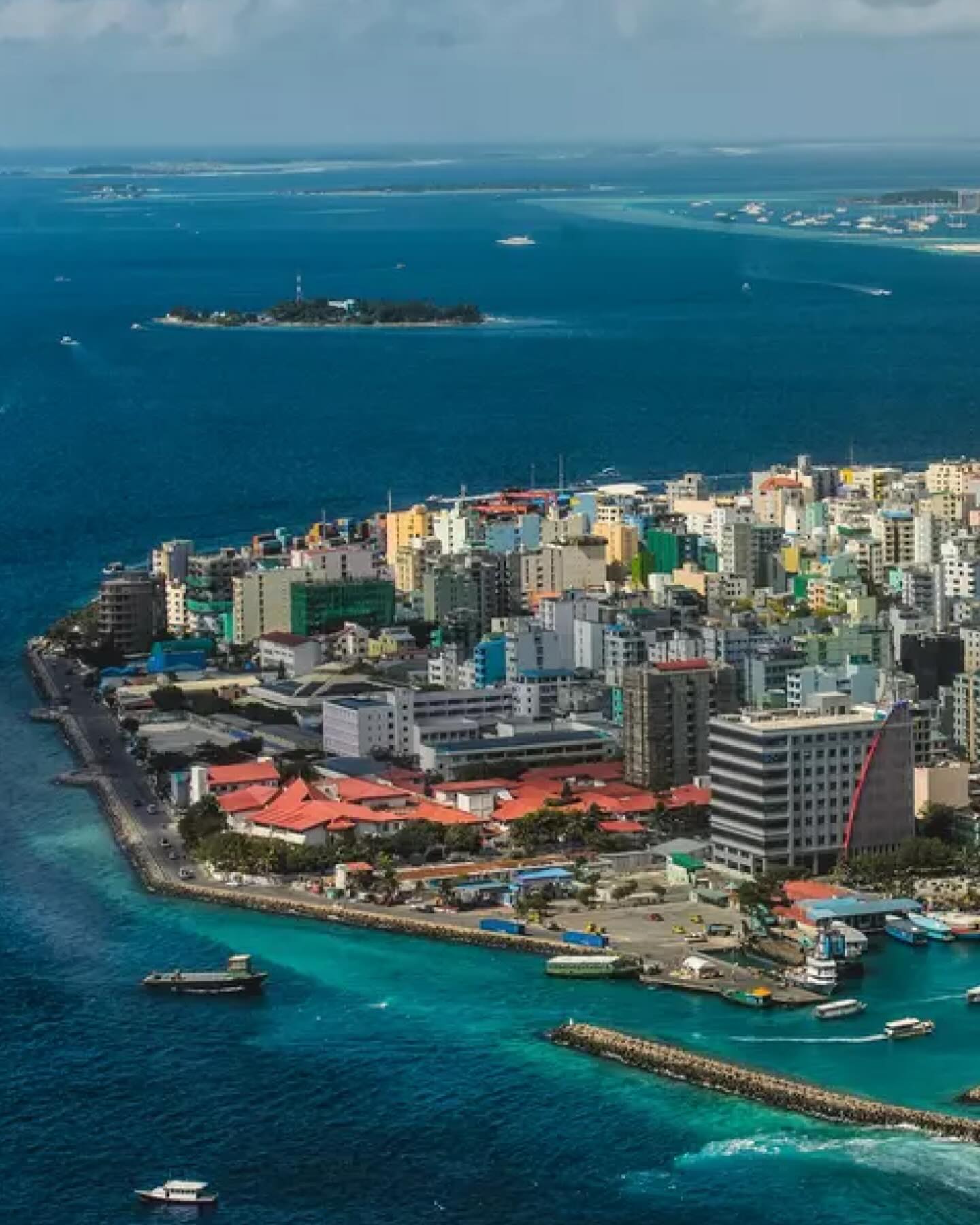Malé has more than scenice beauty 🇲🇻♟️ #maldiveschess #maldiveschessfederation #maldiveschesscommunity #maldiveschessassociation #irlotb #otb #streetchess #overtheboard #savvychess #chessclub #chess #irlchess #chesscommunity #chesslife #chesslove