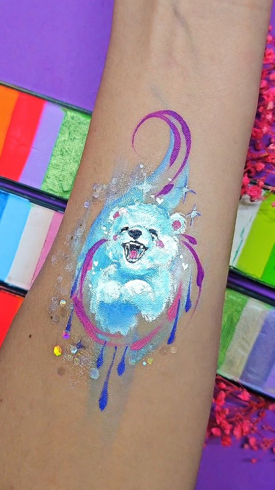 Mój TIP na uzyskanie lekkości wzoru 👇🏻
Zero konturowania. Zero problemu 🤍
Pół żartem, pół serio. Jeśli świadomie zrezygnujesz z konturowania nikt pewnie nawet nie zauważy! 😄
To nie jest brak umiejętności.
Jesli świadomie rezygnujesz z konturów możesz osiągnąć zachwycające efekty. Jak to zrobić?
Zobacz jak niedużym kontrastem otworzyłam pracę. Dodałam bardzo jasne detale, jako futerko. Praca nie jest rozmyta, a zyskała delikatny efekt 3D
Lubisz konturować prace?