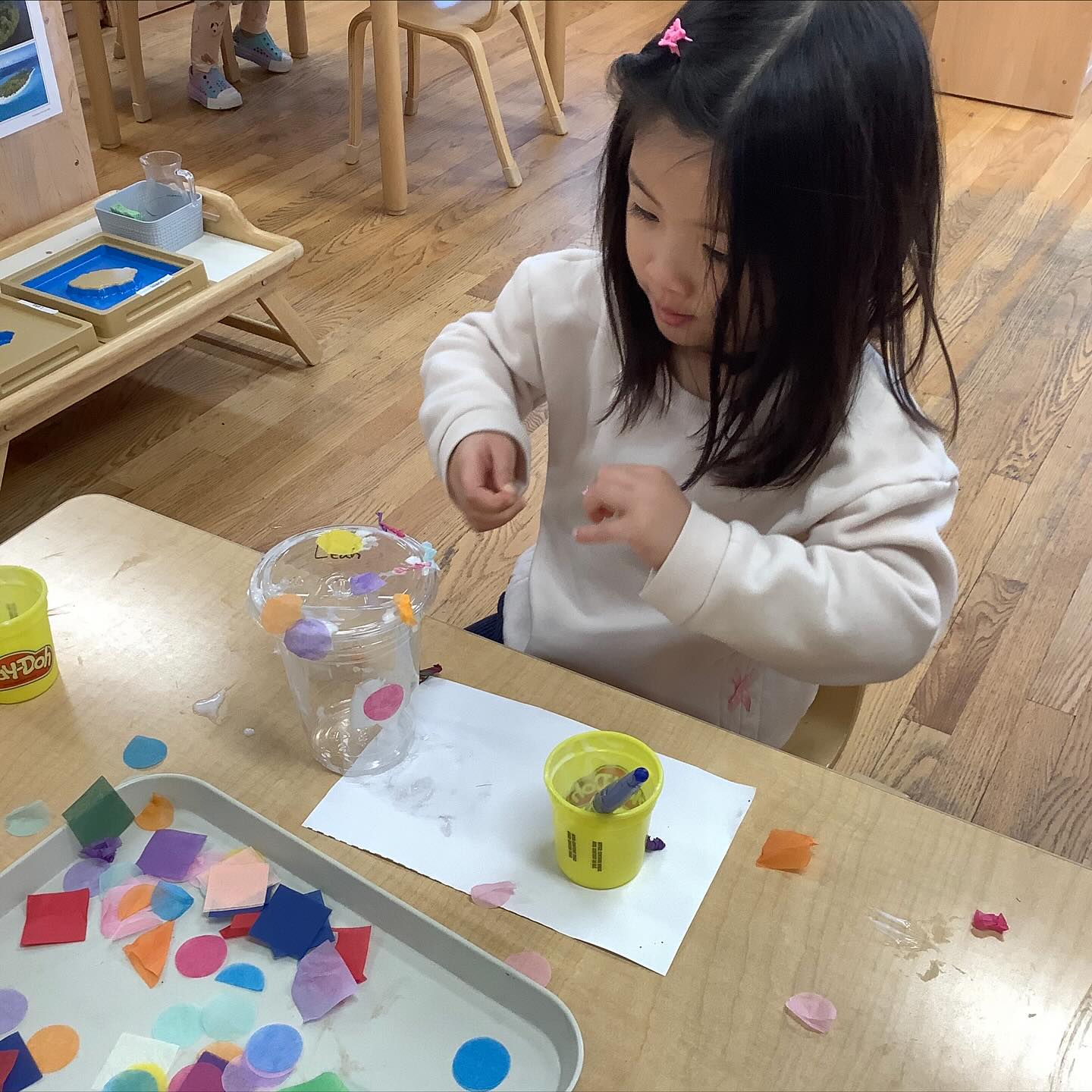 🍂 Thanksgiving is around the corner! It’s the perfect time to think about what we’re thankful for. 💛
This week, we read The Gratitude Jar by Katrina Liu and decorated our very own Gratitude Cups! The children have been coloring and writing down things they’re thankful for and adding them into their cups. By the time they take them home, the cups will be filled with little reminders of what makes them feel grateful. What are you thankful for this season? 🧡
#sunrisemontessorinatick #gratitutecup #primaryclass