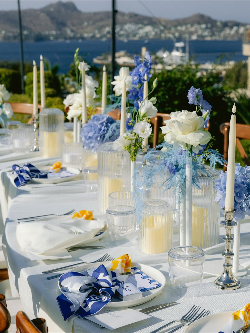 Alice dreamed in shades of blue — and envisioned single stem florals delicately placed along flowing serpentine tables.
Knowing the Yalıkavak winds would challenge such a refined setup, we had custom vases made: elegant yet weighted, designed to hold steady against the breeze. The result? A flawless night, not a single flower out of place.
You don’t have to give up on your vision — we just find smarter ways to make it happen. That’s *the Karem way.* ✨❤️✌️
#KaremEvents #BlueDreams #SmartDesign #WindProofElegance #YalıkavakWeddings #TabletopGoals #FloralsInMotion #karemevents #destinationweddingplanner