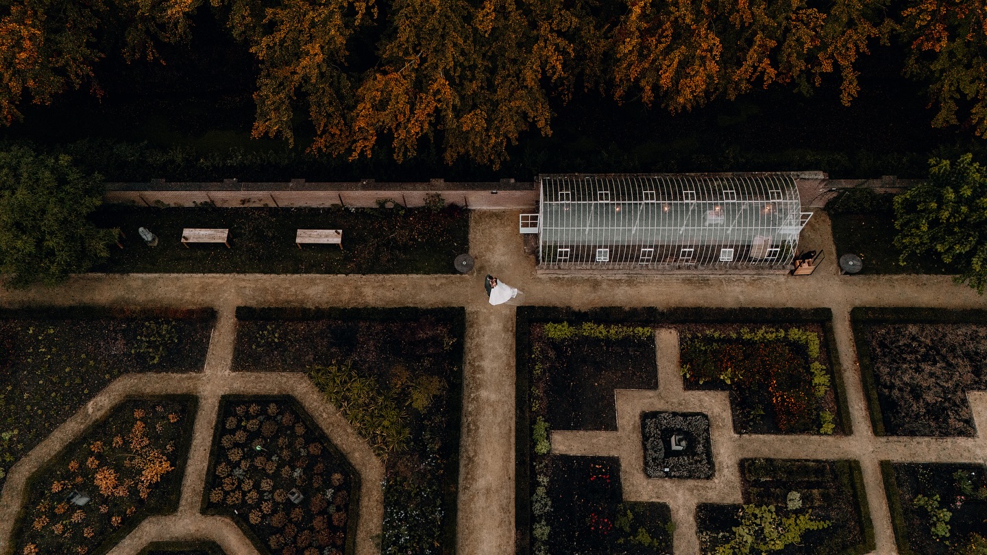 Little love-story from above 🤍
#trouwfotograaf #trouwfotografie #droneshots #bruidsfotografie #bruiloftsfotograaf #bruiloftfotograaf